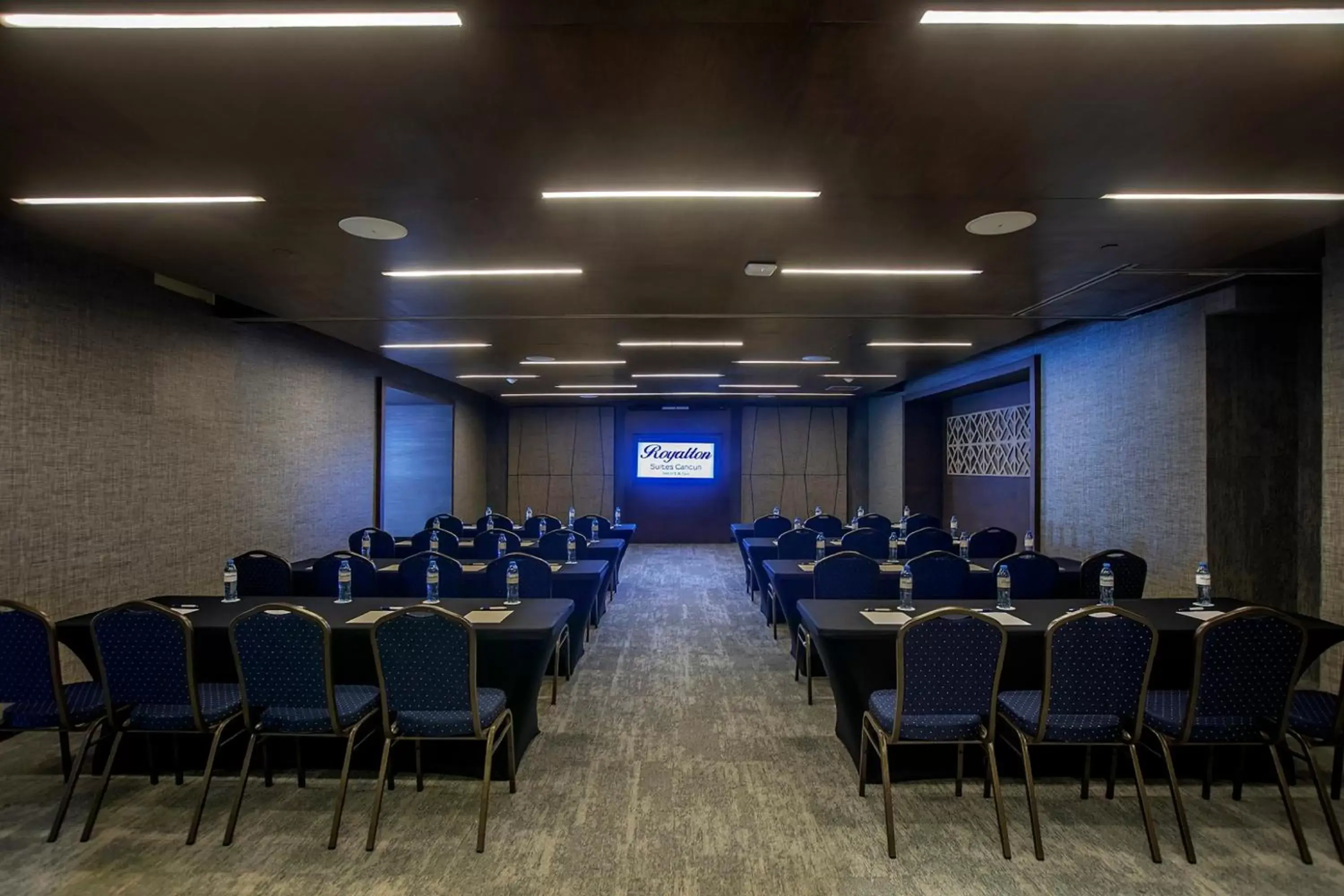 Meeting/conference room in Royalton CHIC Cancun, An Autograph Collection All-Inclusive Resort - Adults Only