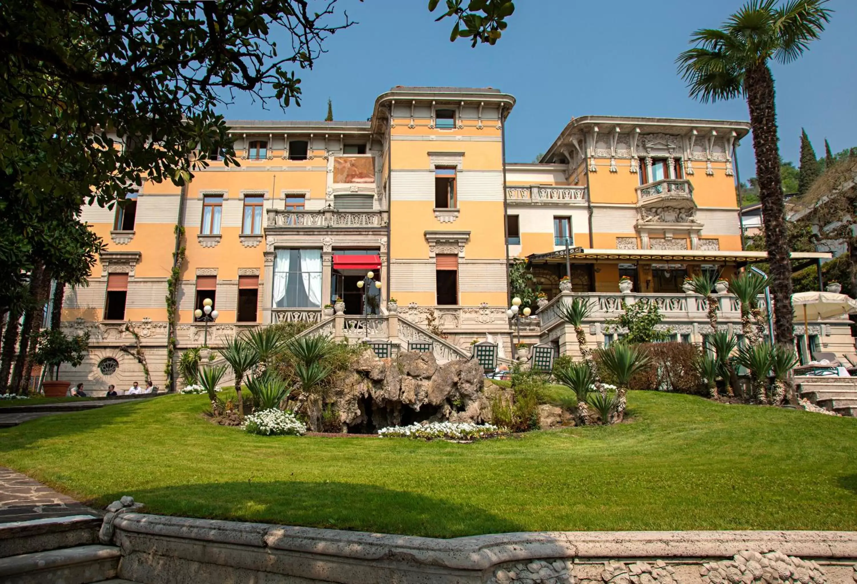 Facade/entrance in Hotel Laurin