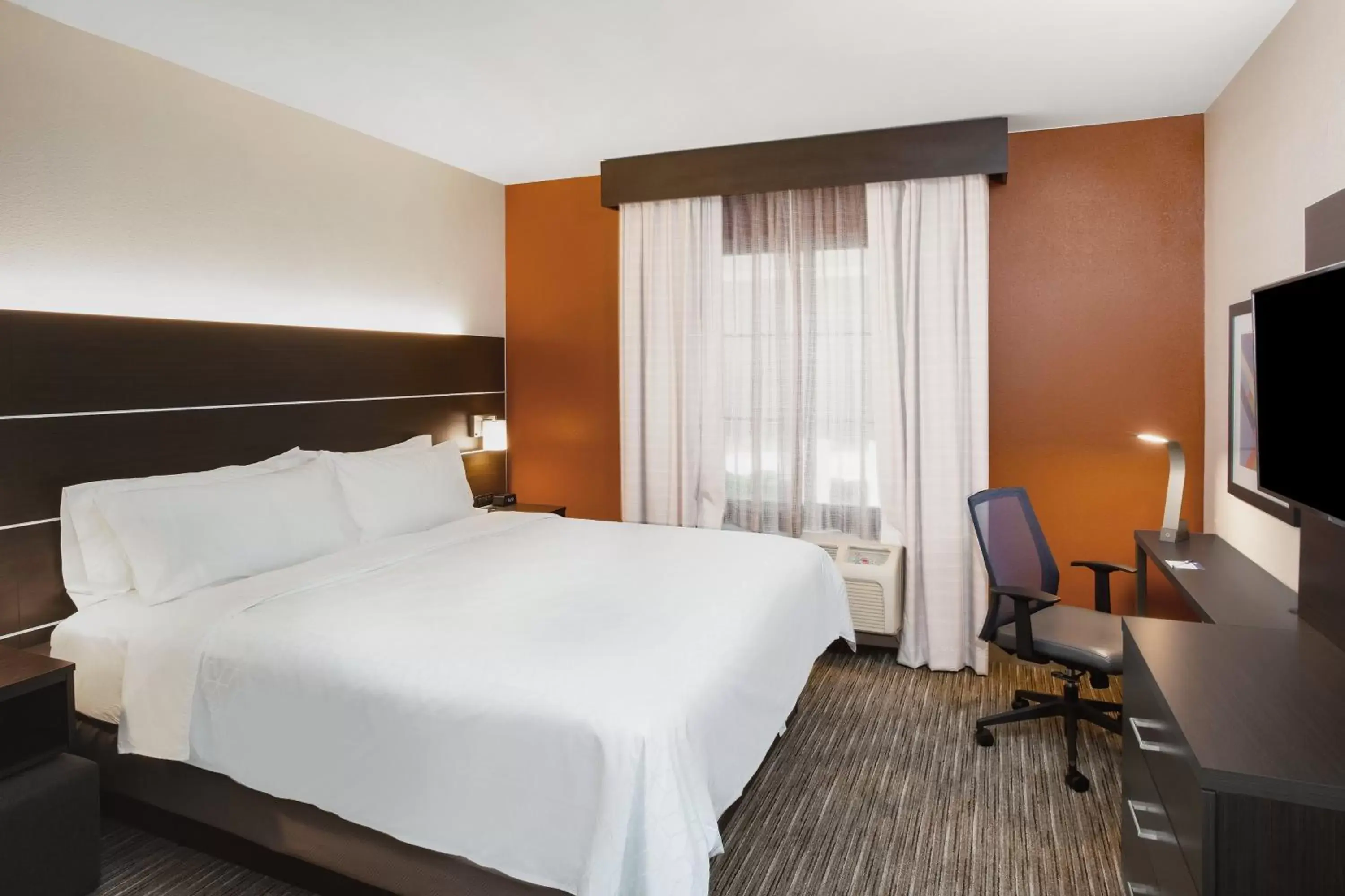 Photo of the whole room, Bed in Holiday Inn Express Haskell-Wayne Area, an IHG Hotel