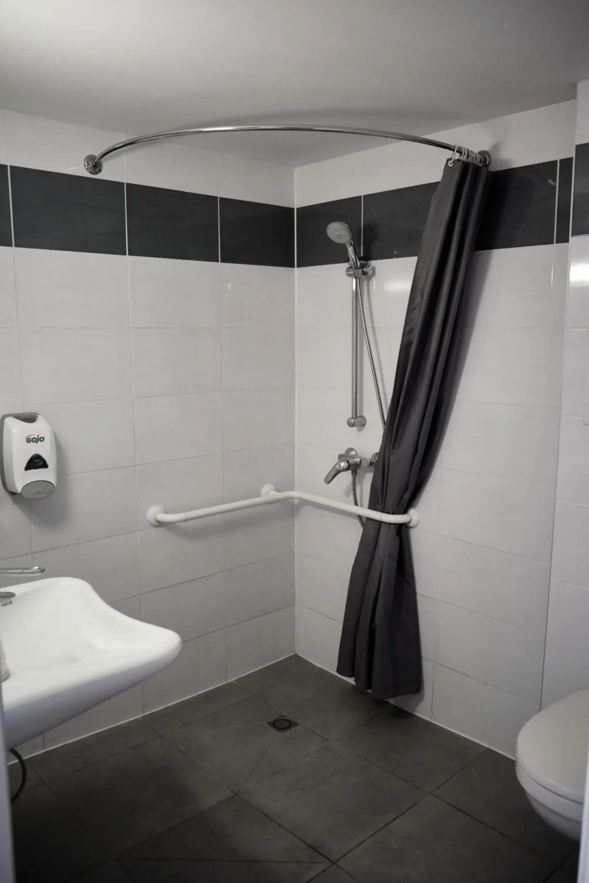 Bathroom in Première Classe Metz Nord - Talange