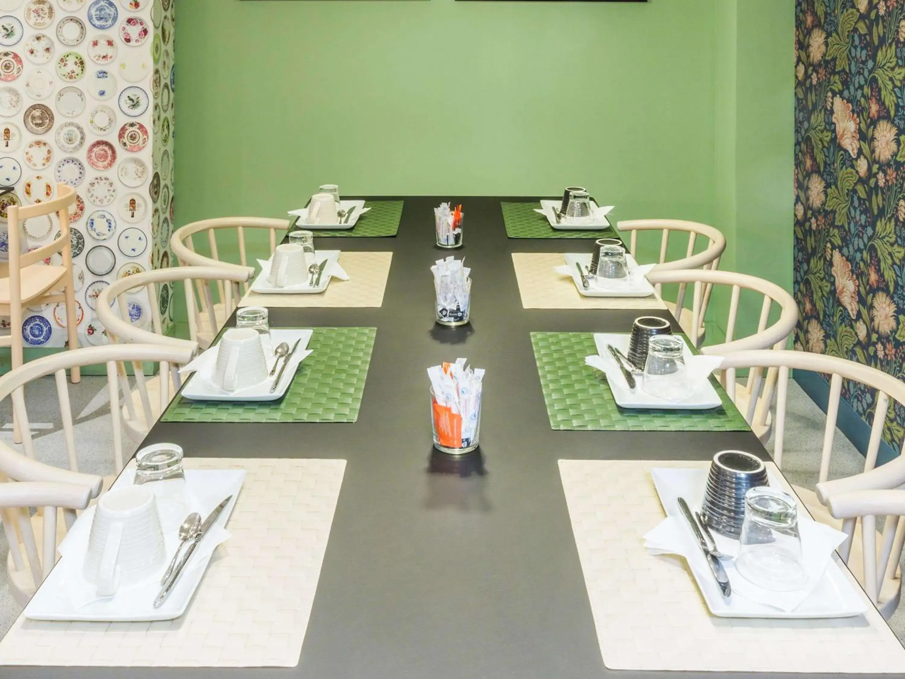 Restaurant/places to eat in ibis Styles Paris Gare de l'Est TGV Restaurant/places to eat in ibis Styles Paris Gare de l'Est TGV