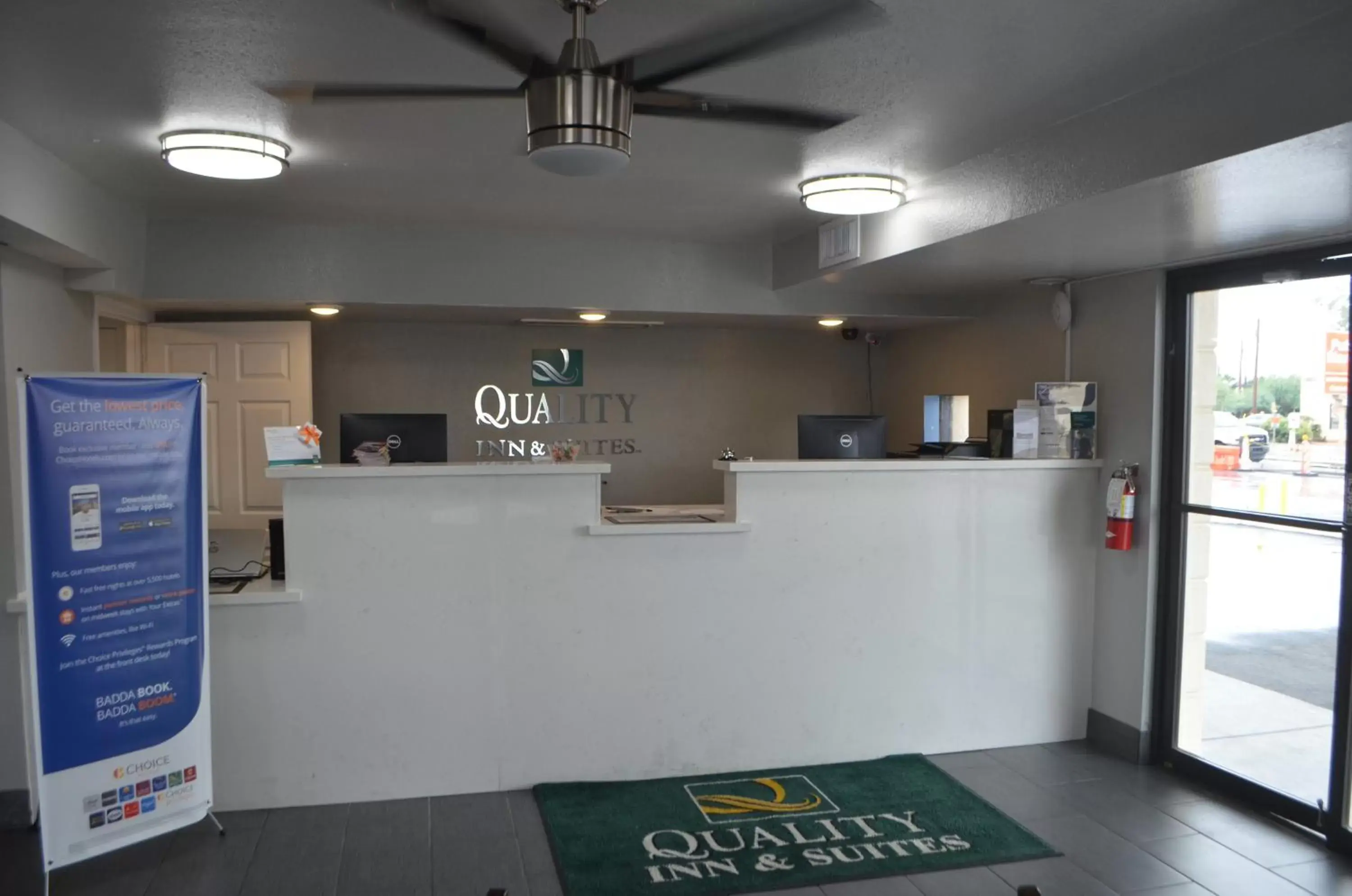 Lobby/Reception in Quality Inn & Suites near Downtown Mesa