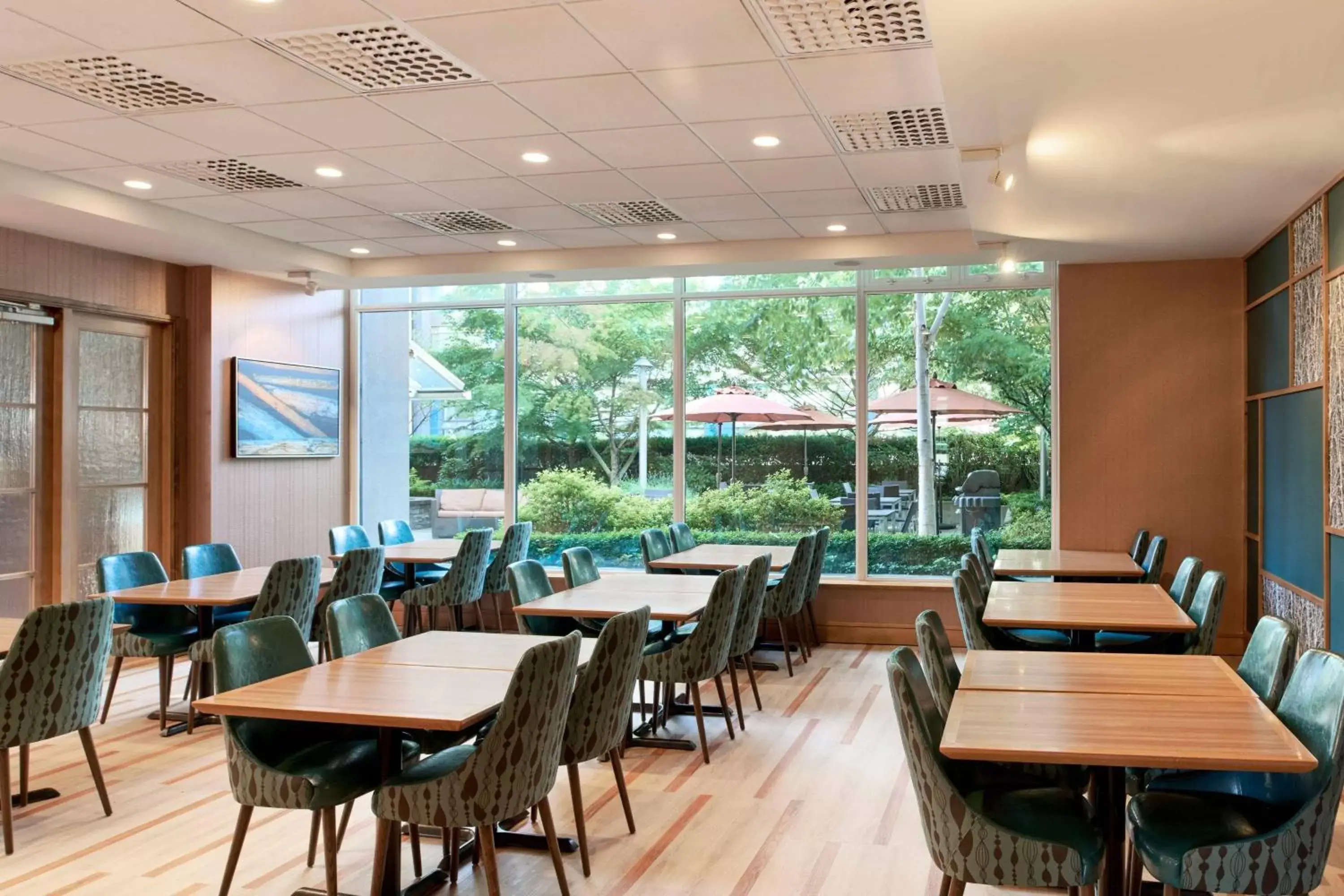 Breakfast, Restaurant/Places to Eat in Residence Inn by Marriott Vancouver Downtown