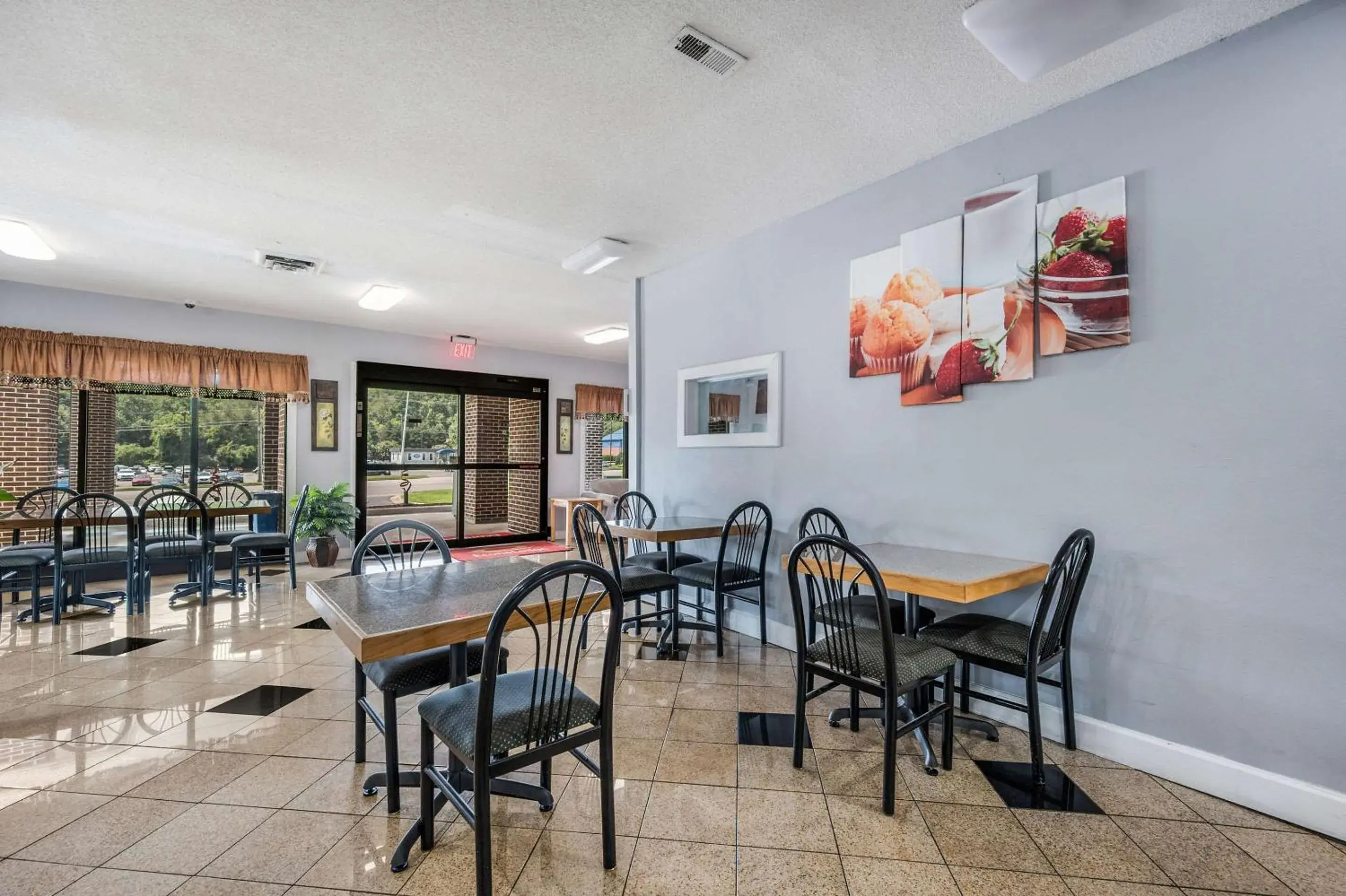 Restaurant/Places to Eat in Econo Lodge Inn & Suites