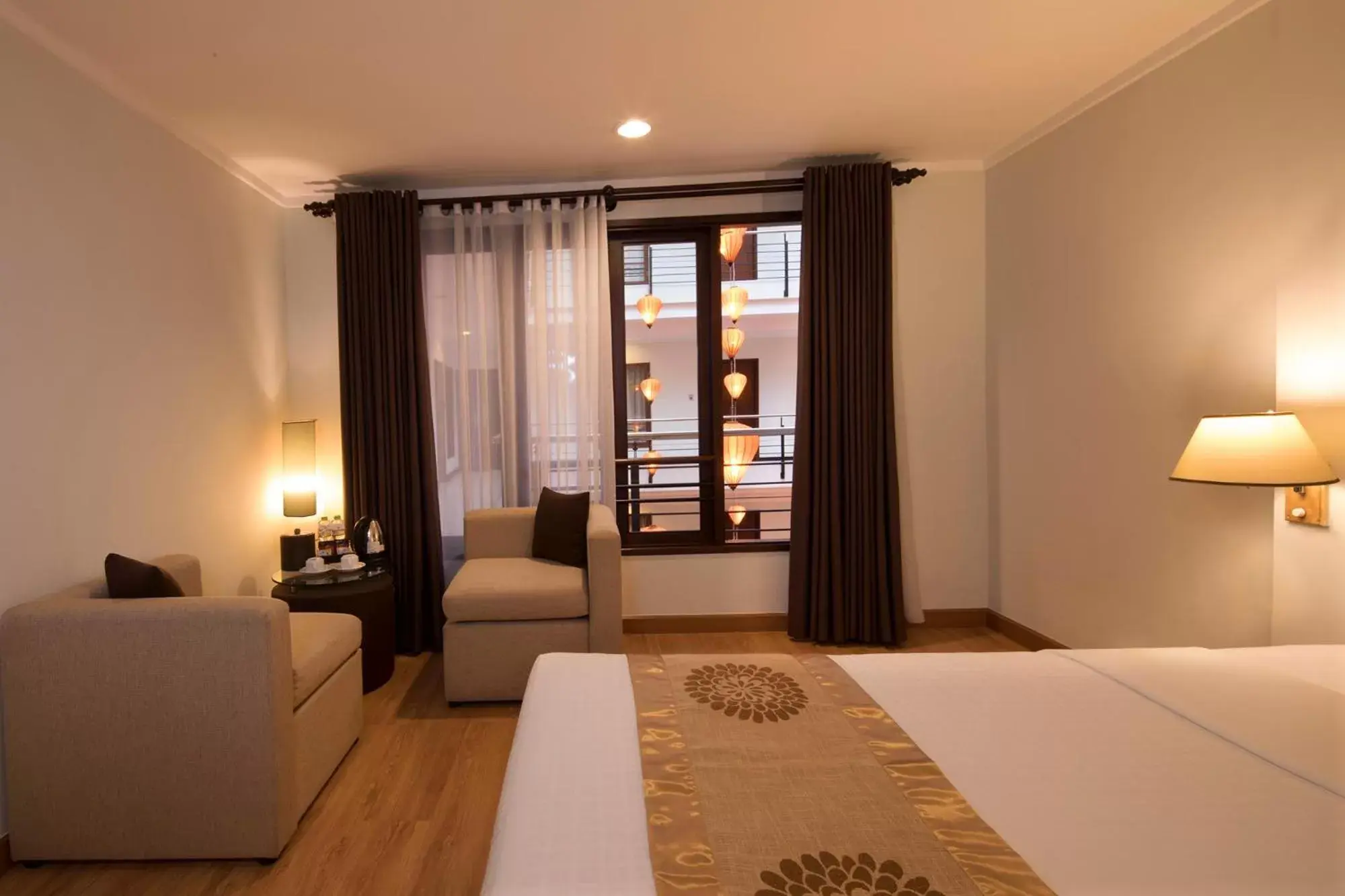 Bedroom, Bed in Vien Dong Hotel