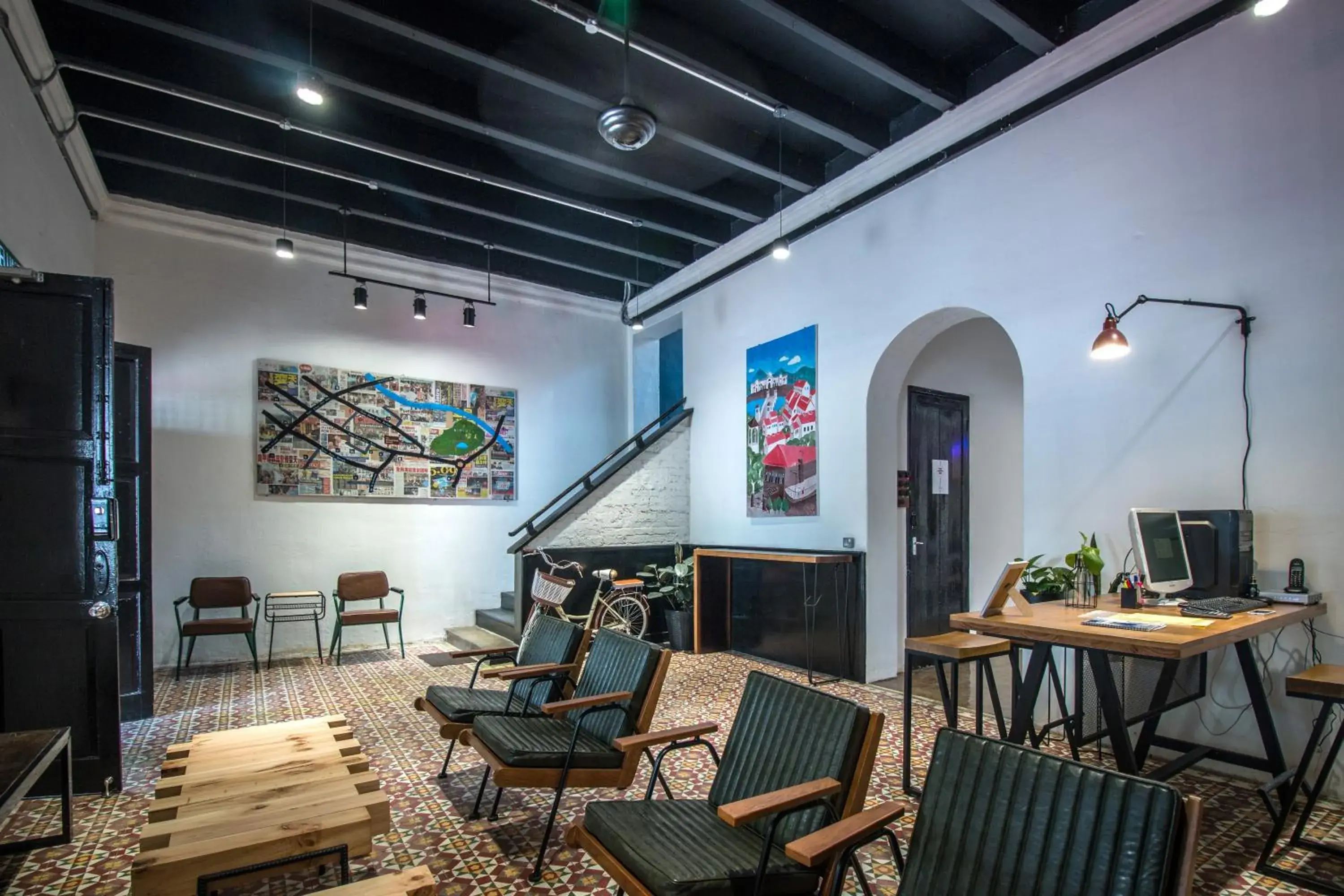 Lobby or reception, Restaurant/Places to Eat in The Brownstone Hostel & Space