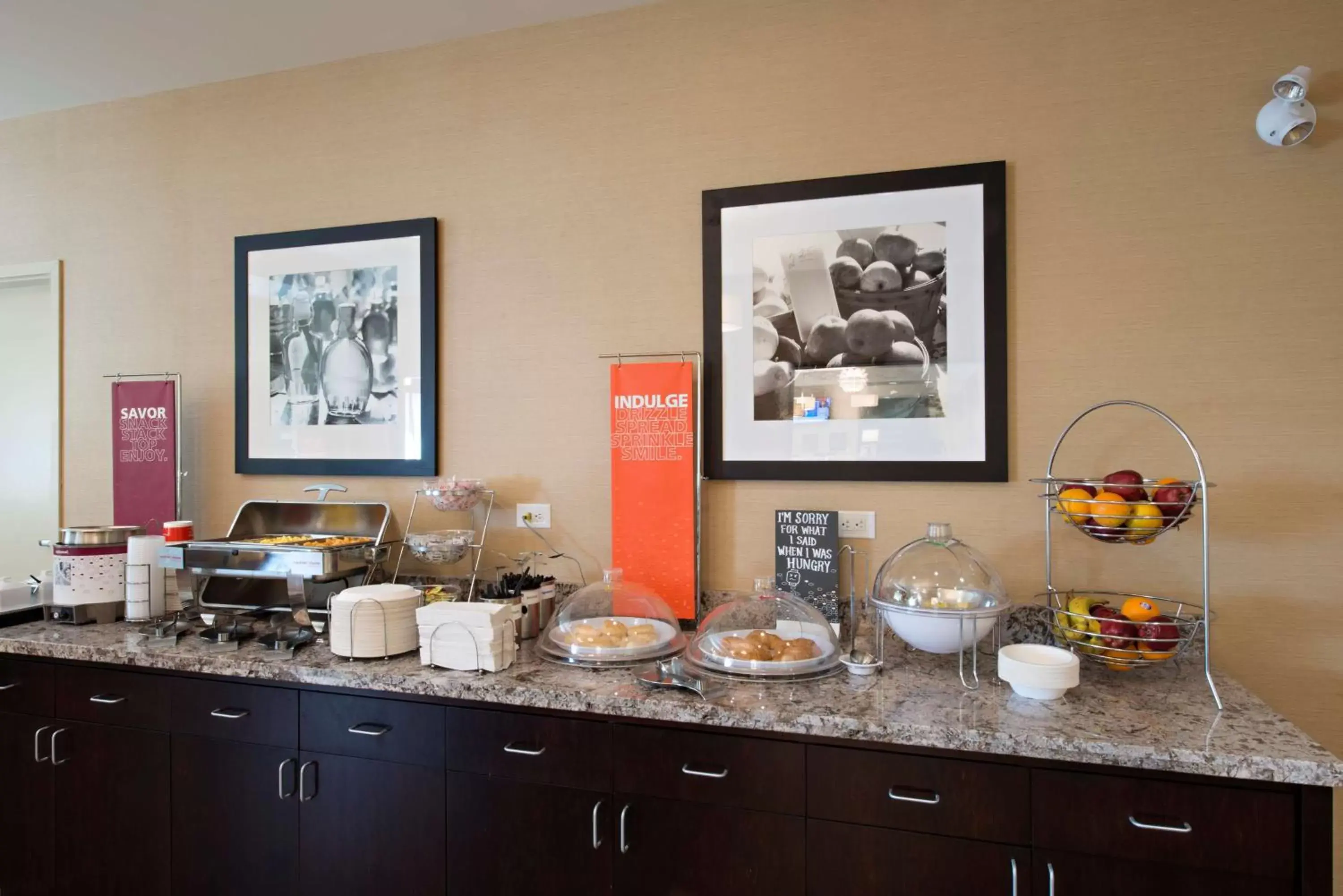 Dining area in Hampton Inn Saskatoon South