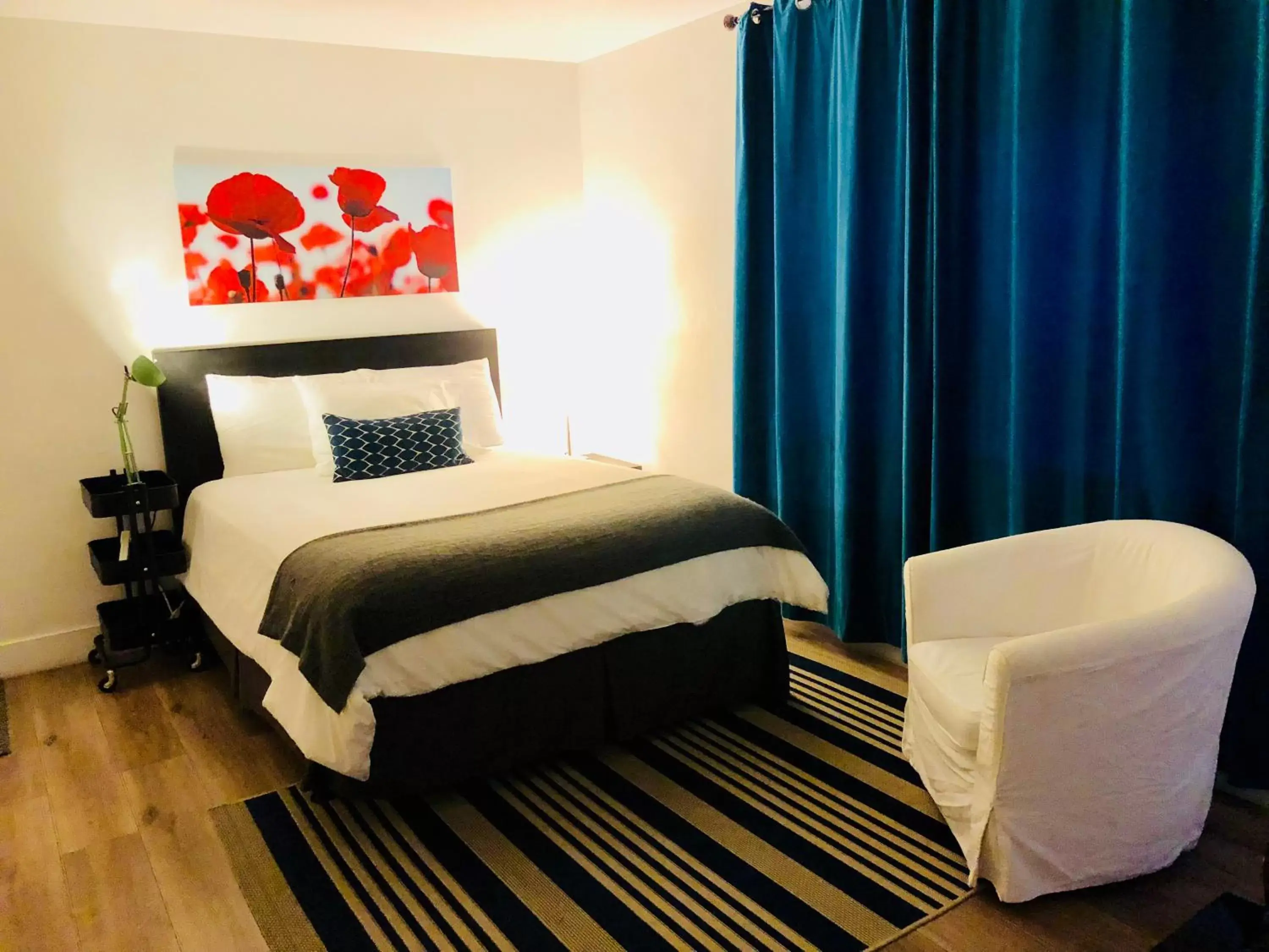 Bedroom, Bed in Oasis Hotel