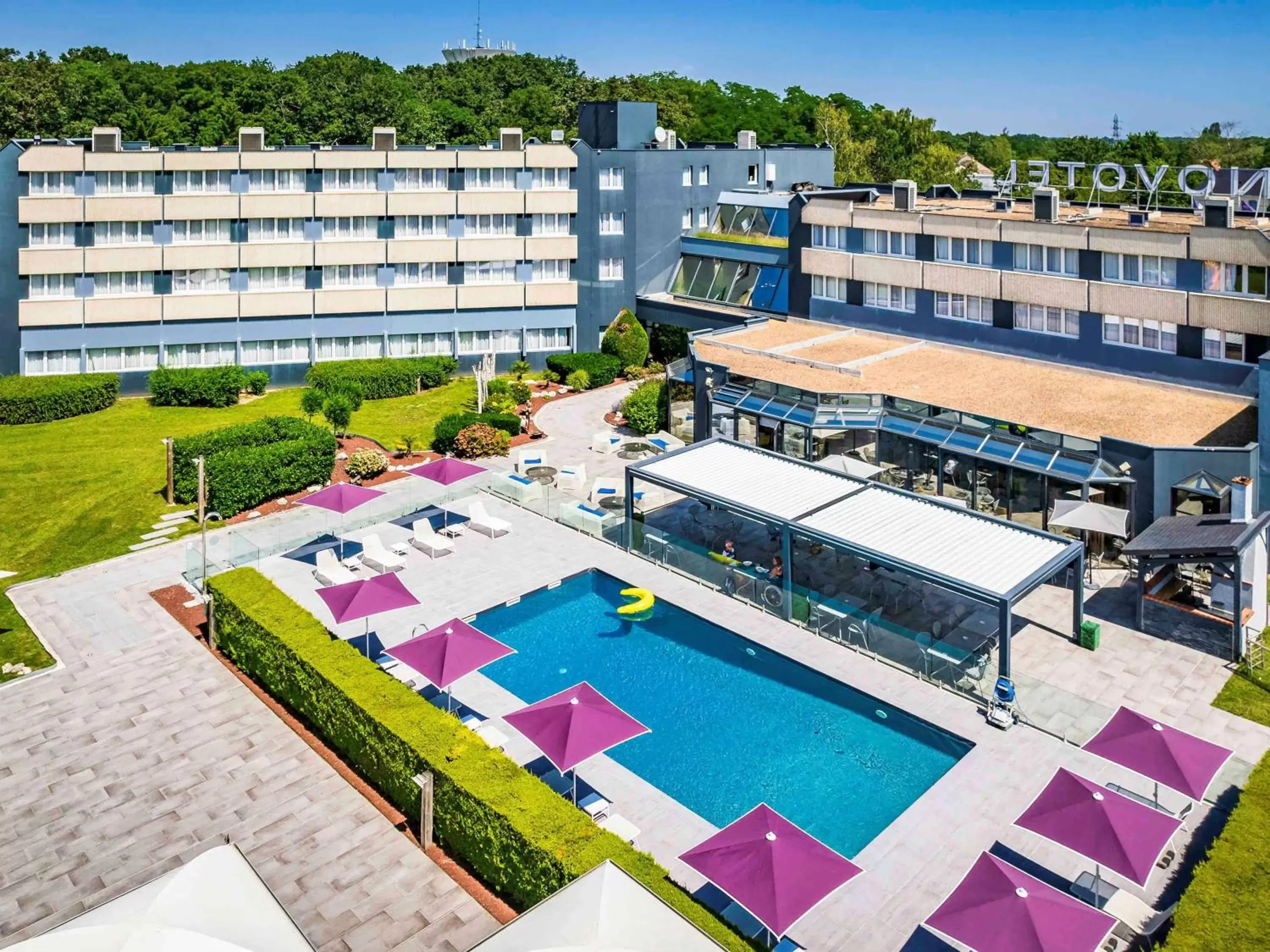 Activities, Pool View in Novotel Orléans Saint Jean de Braye