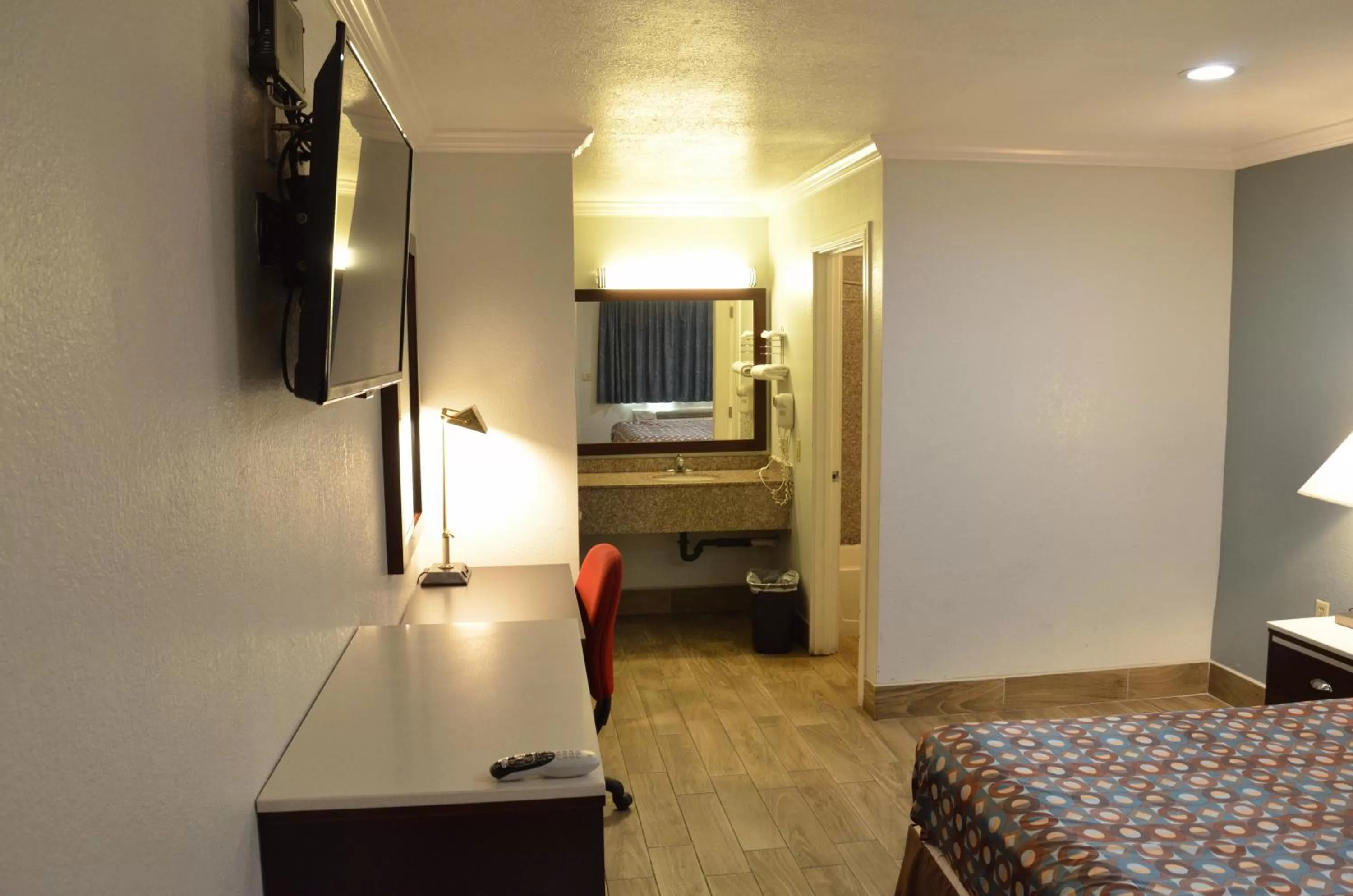 Photo of the whole room, Bed in Welcome Inn Corona
