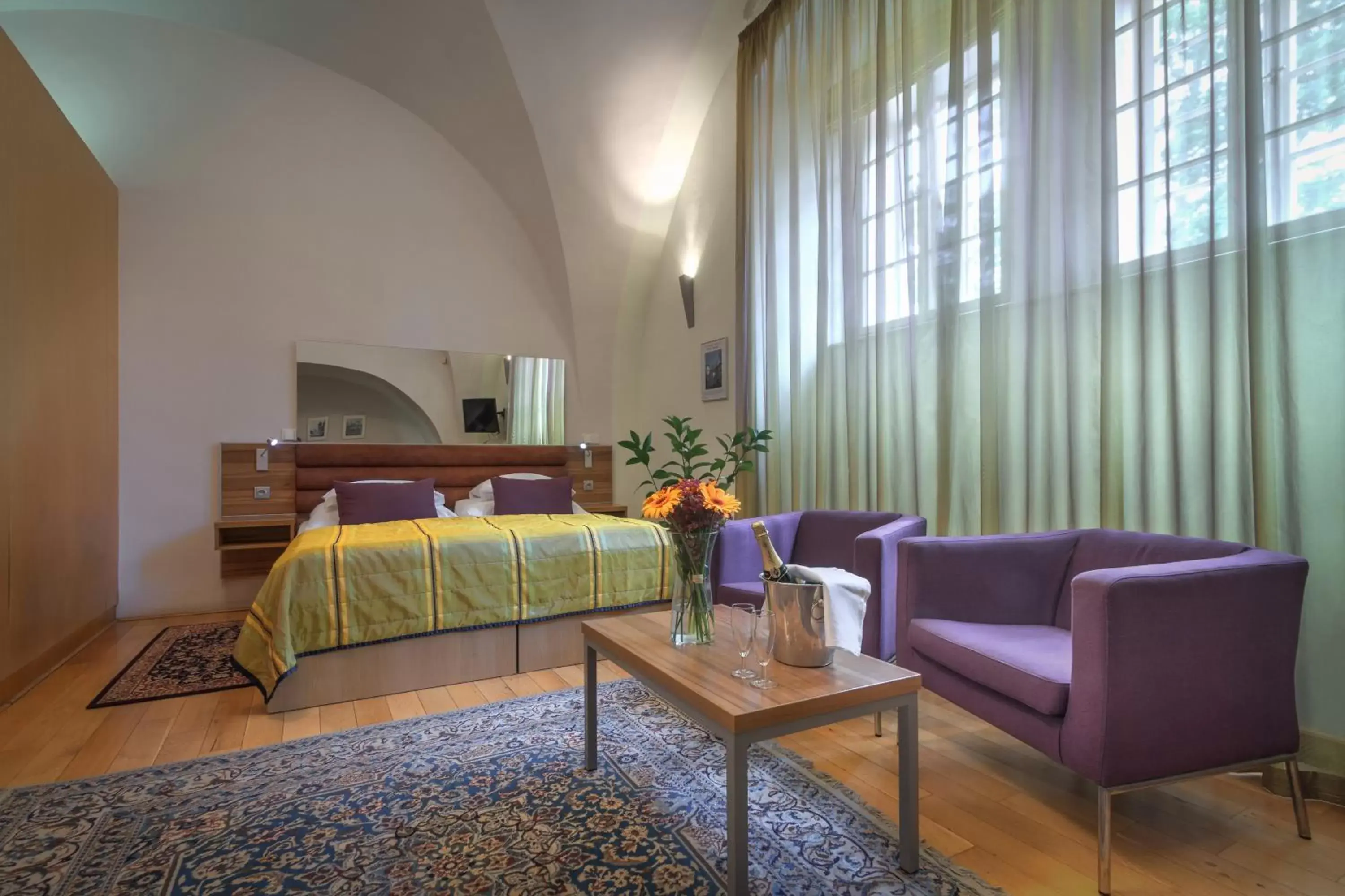 Bedroom, Seating Area in Monastery Hotel