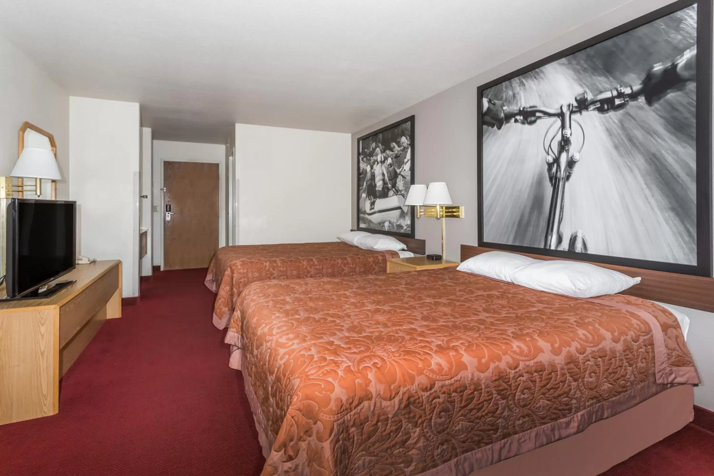 Photo of the whole room, Bed in Super 8 by Wyndham Fruita