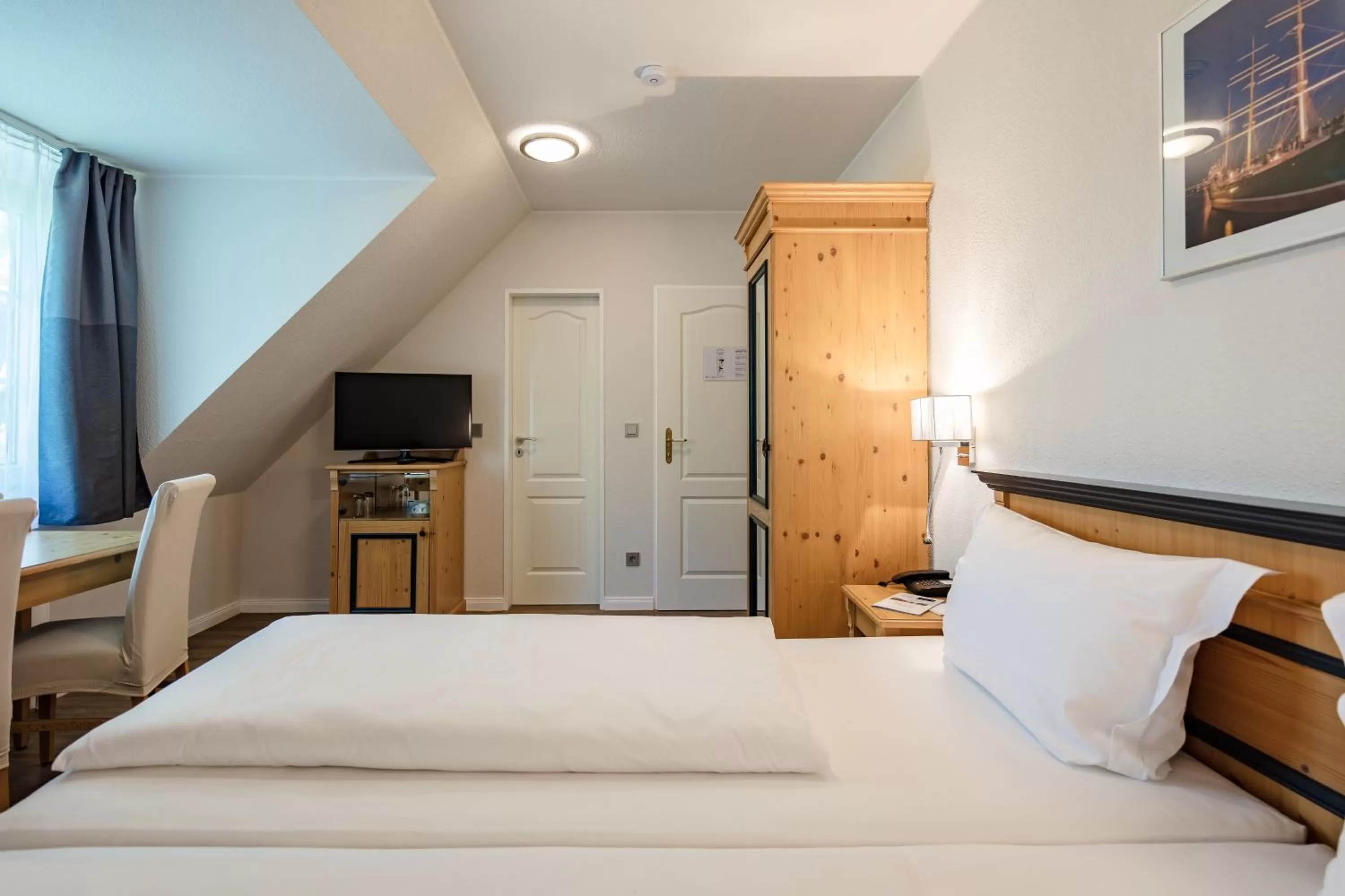 Bed in Hotel Zum Zeppelin Hamburg