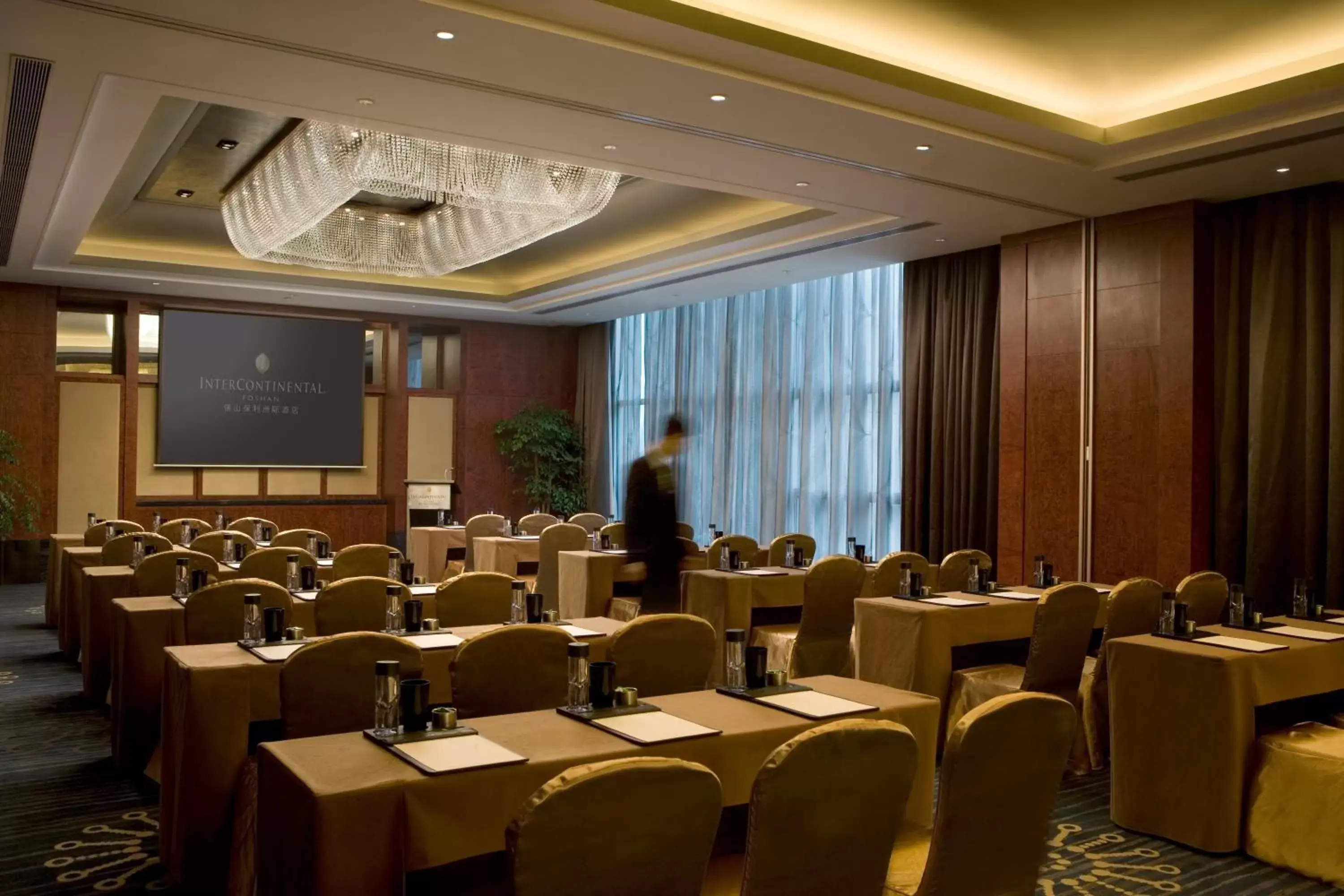 Meeting/conference room in InterContinental Foshan, an IHG Hotel