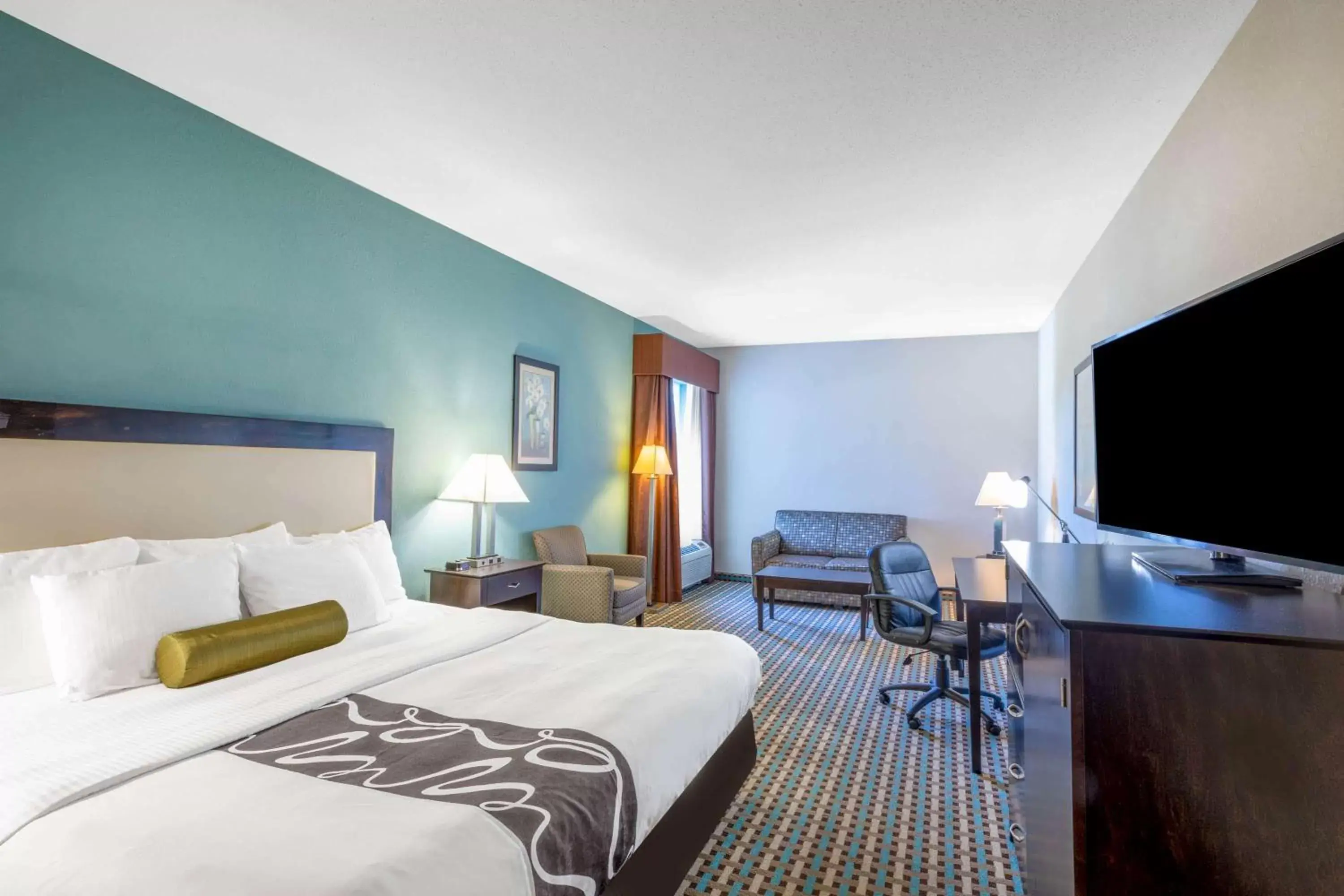 Photo of the whole room, Bed in La Quinta by Wyndham Ely Photo of the whole room, Bed in La Quinta by Wyndham Ely