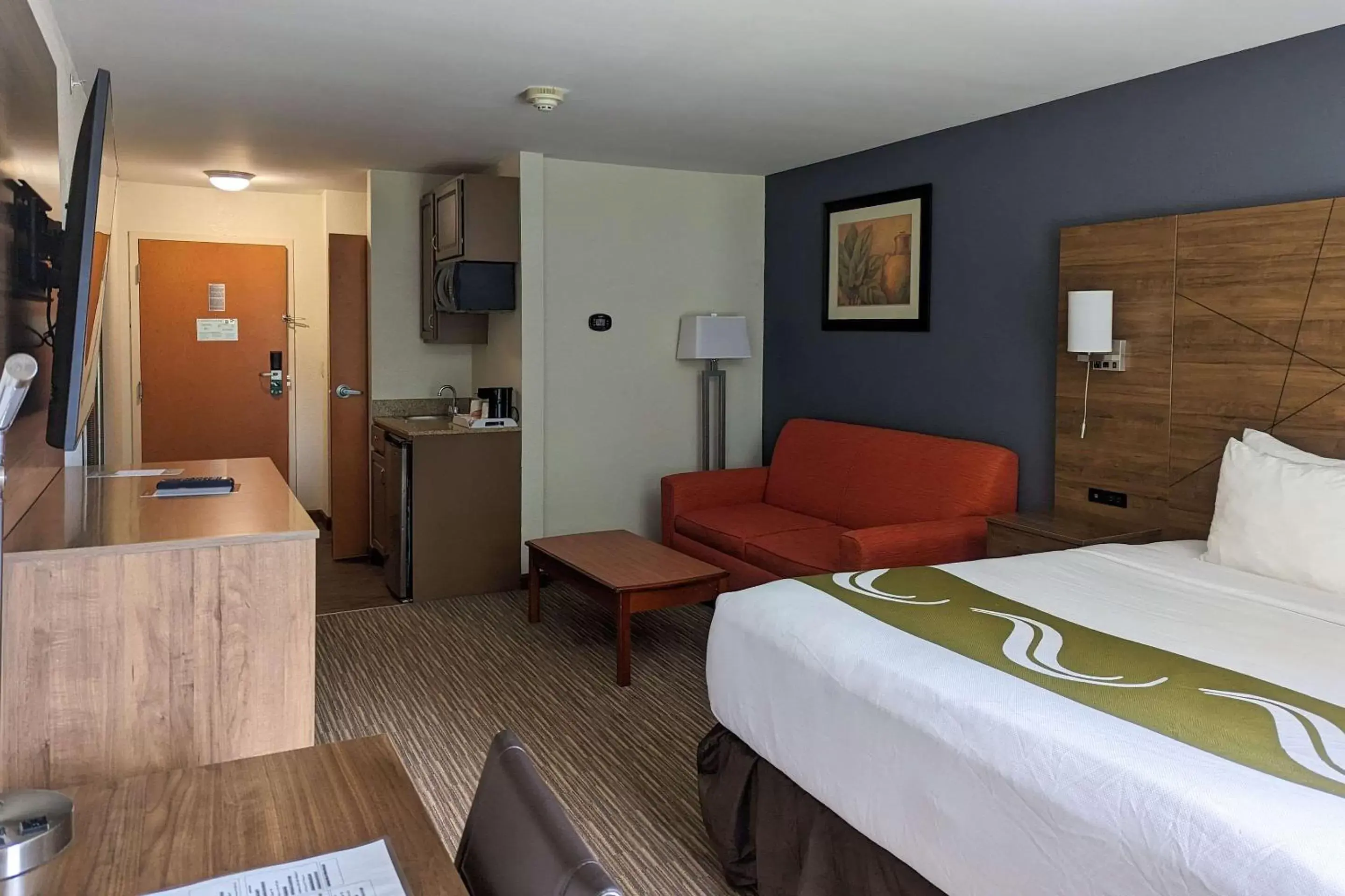 Bedroom, Seating Area in Quality Inn & Suites Northampton - Amherst