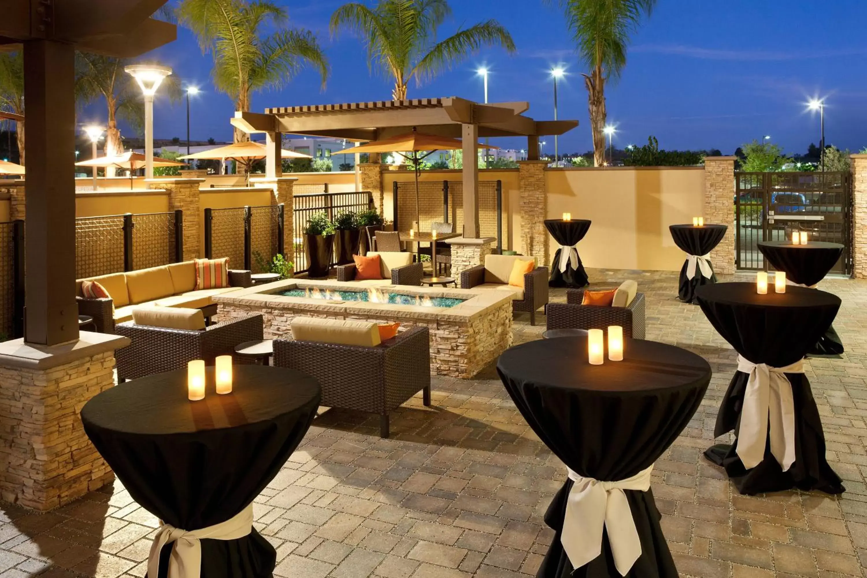 Property building, Restaurant/Places to Eat in Courtyard by Marriott San Diego Oceanside