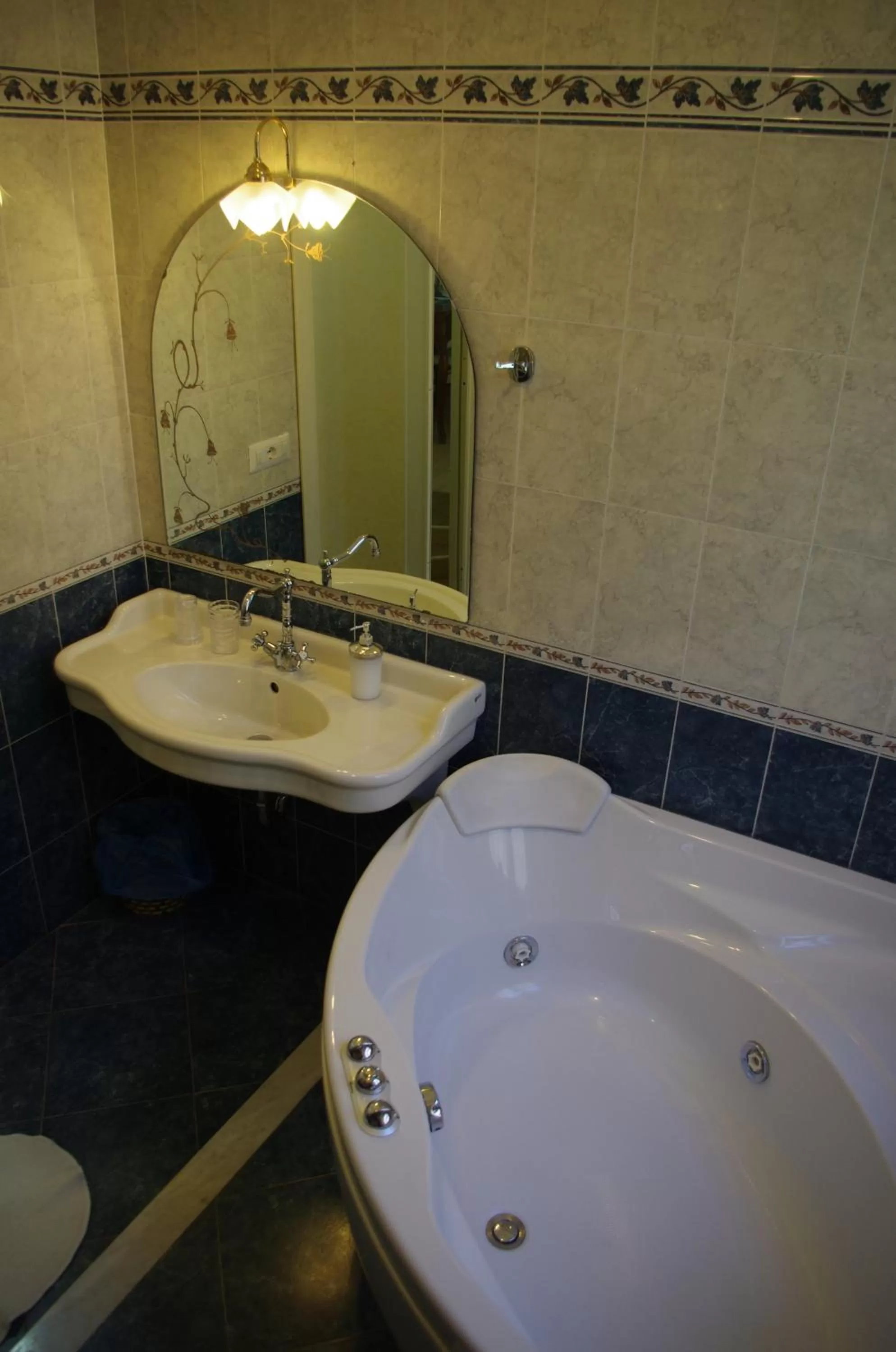 Bathroom in Tucci's Roma Guest House