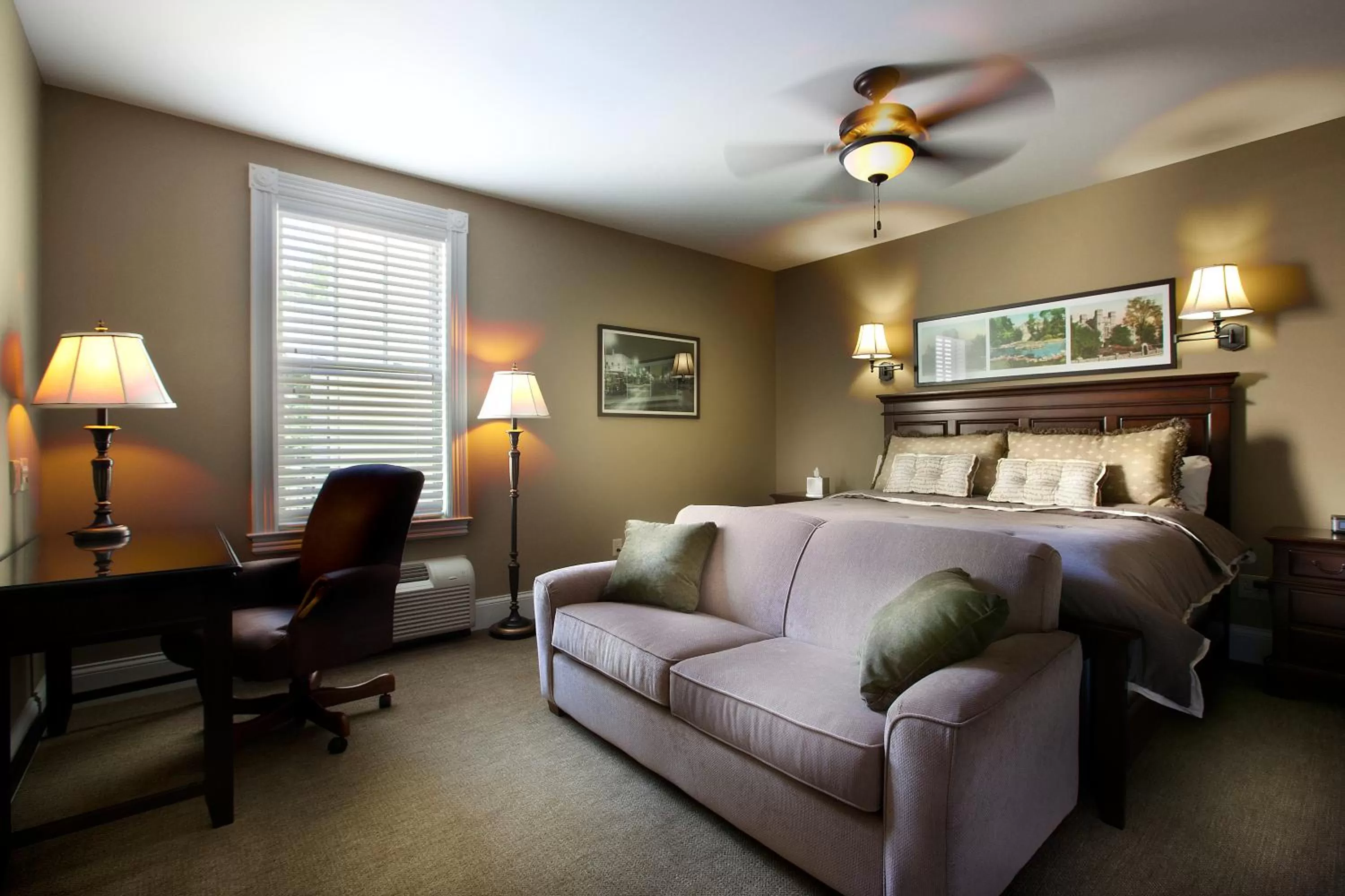 Photo of the whole room, Bed in Grant Street Inn - Bloomington