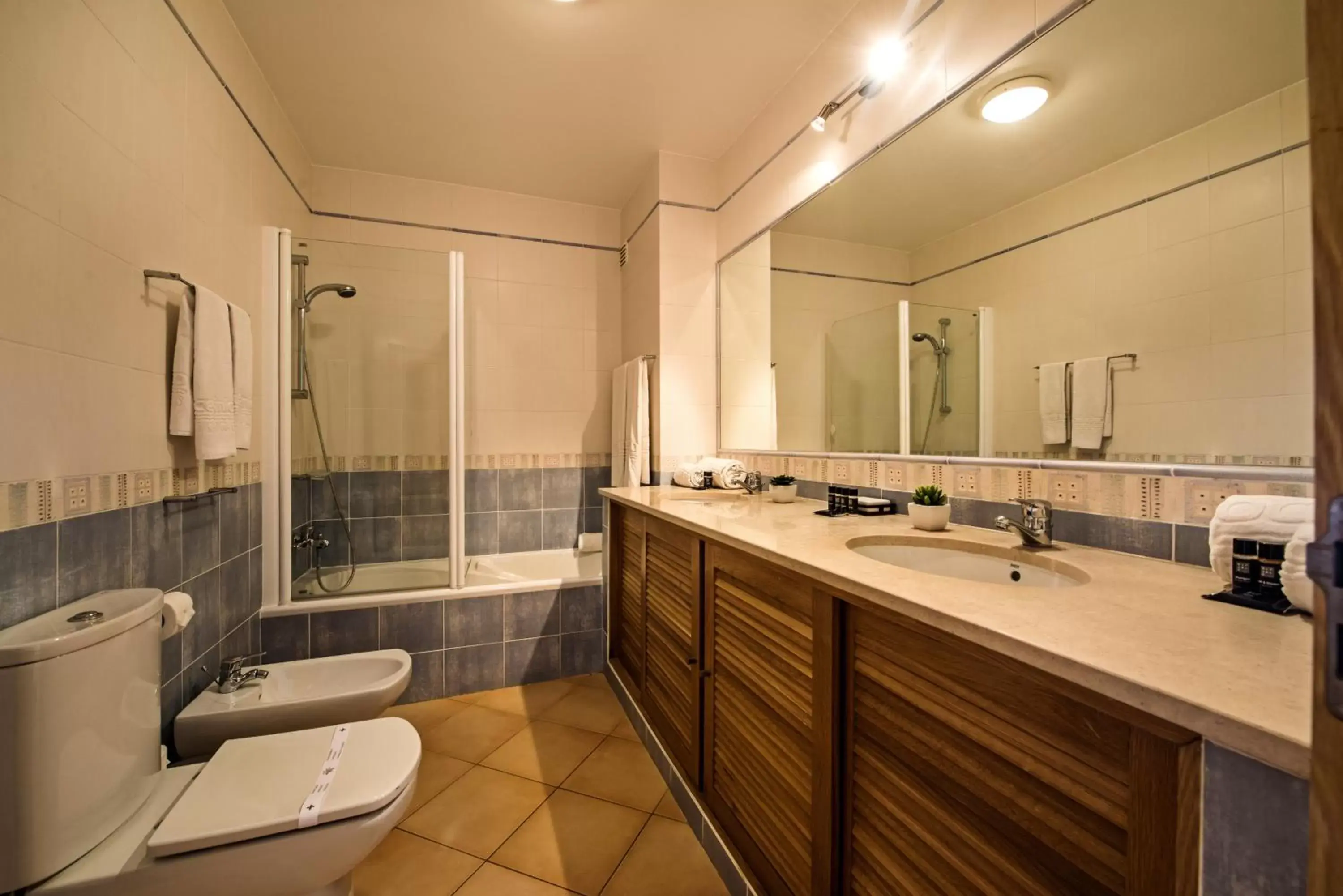 Bathroom in Estrela da Luz Resort