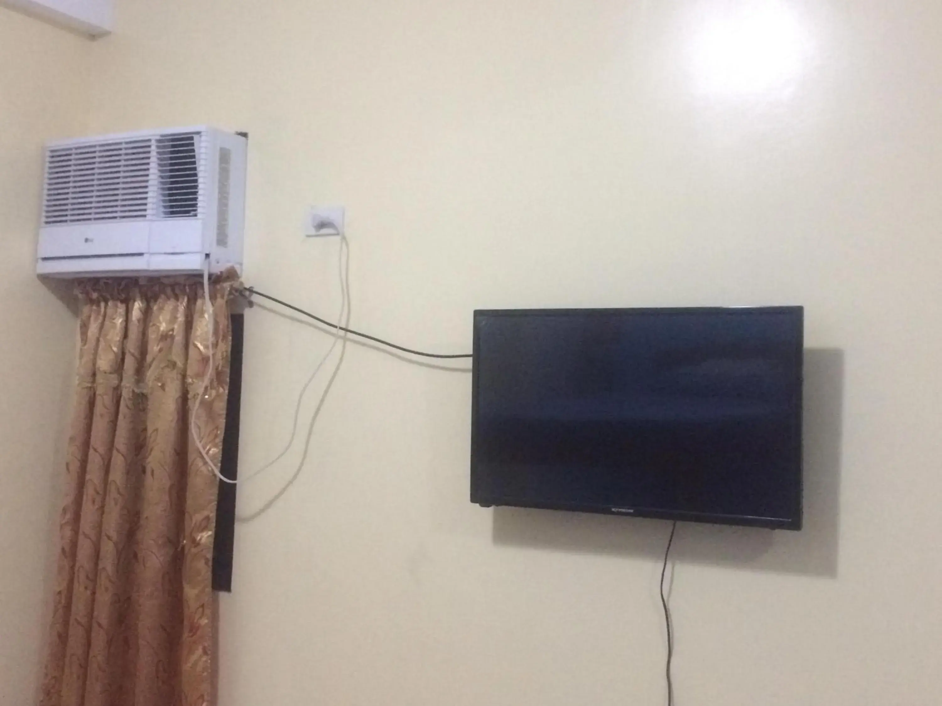 TV/Entertainment Center in Mayon Lodging House