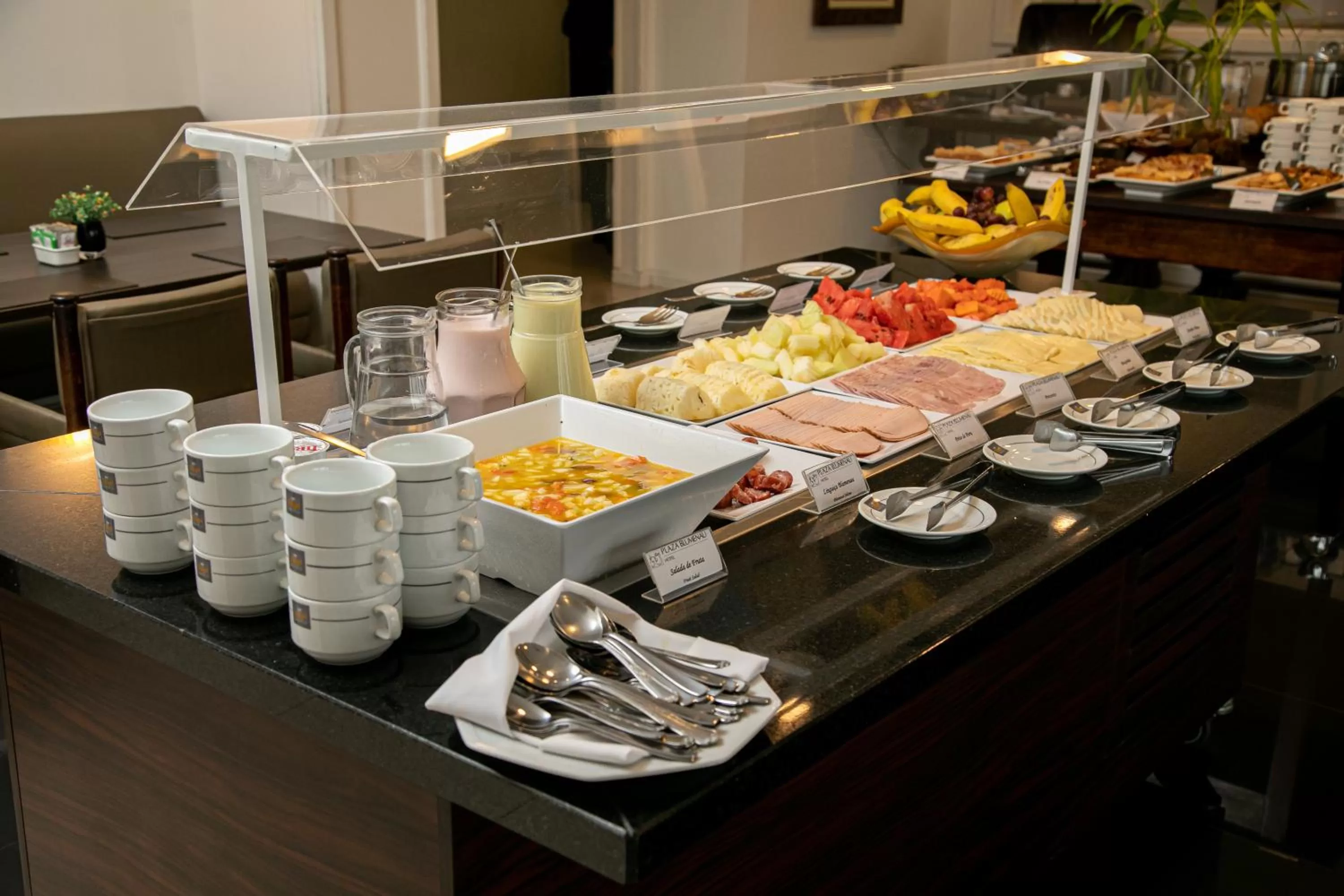 Breakfast in Plaza Blumenau Hotel