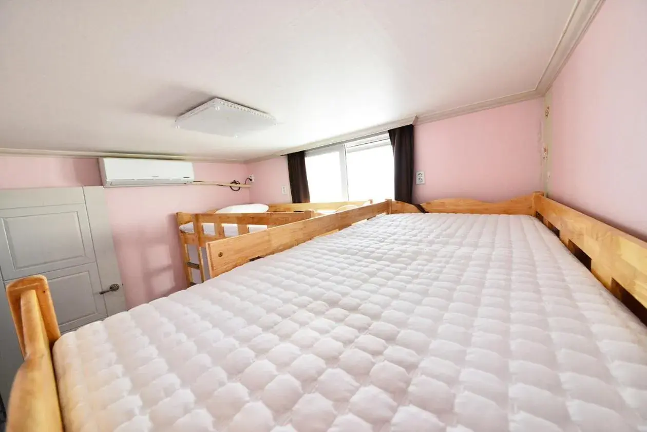 Bedroom, Bed in Gyeongju Namu Guesthouse