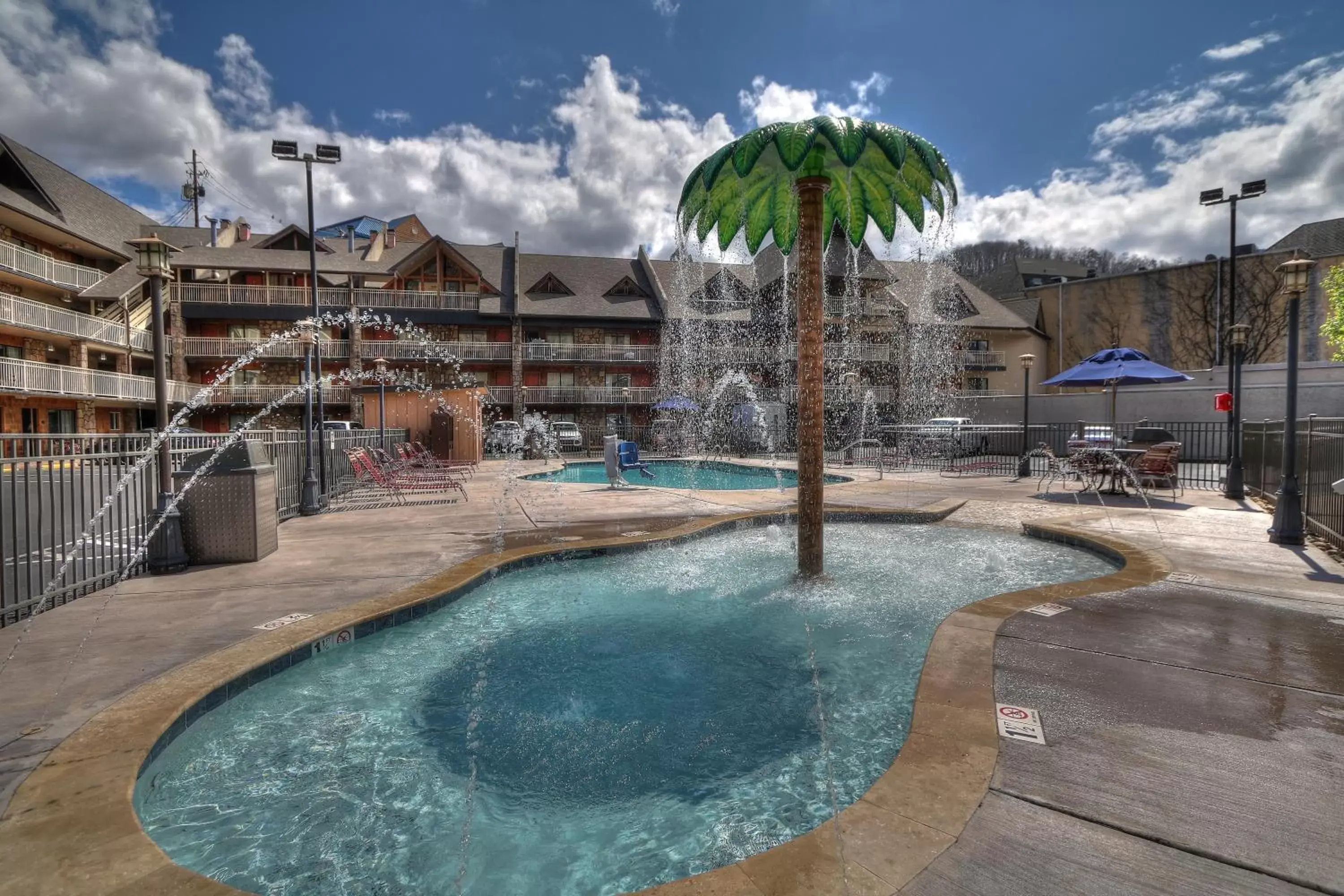 Swimming Pool in Crossroads Inn & Suites