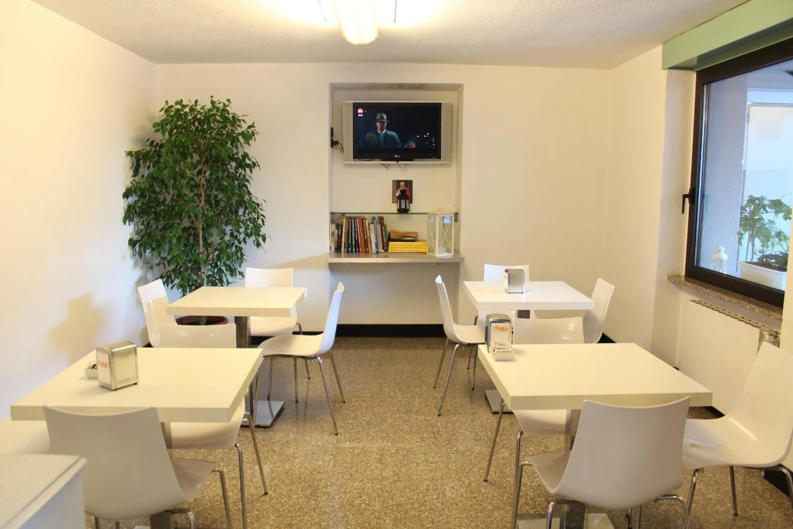 Communal lounge/ TV room in Hotel Riposo