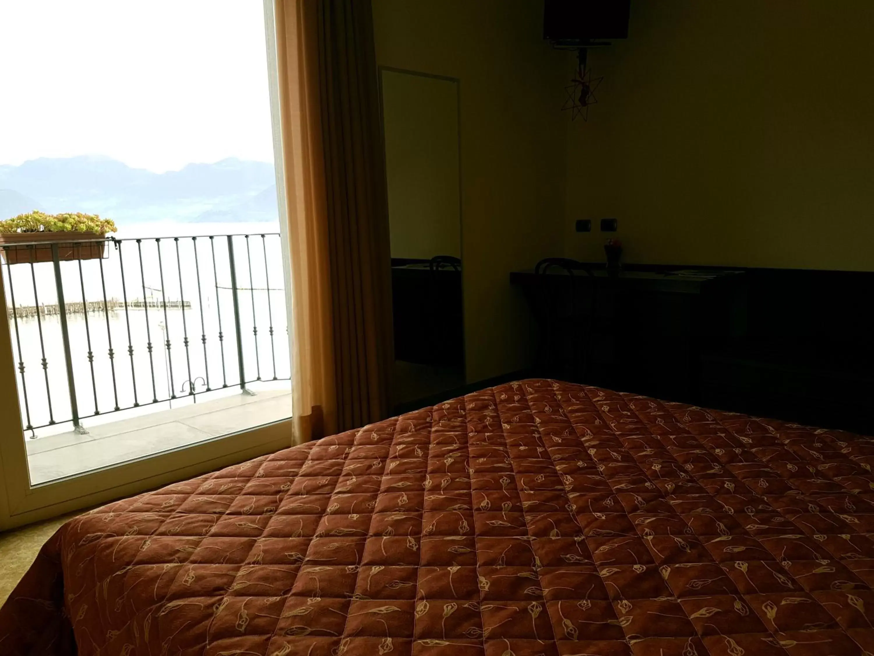 Lake view, Bed in Locanda del Lago Rosmunda