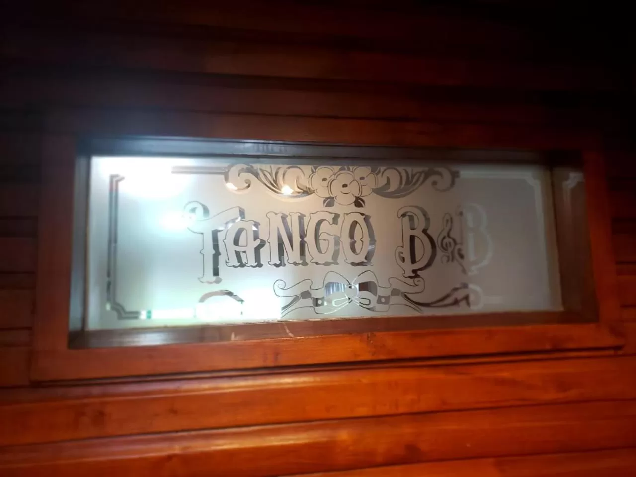 Logo/Certificate/Sign in Tango B&B