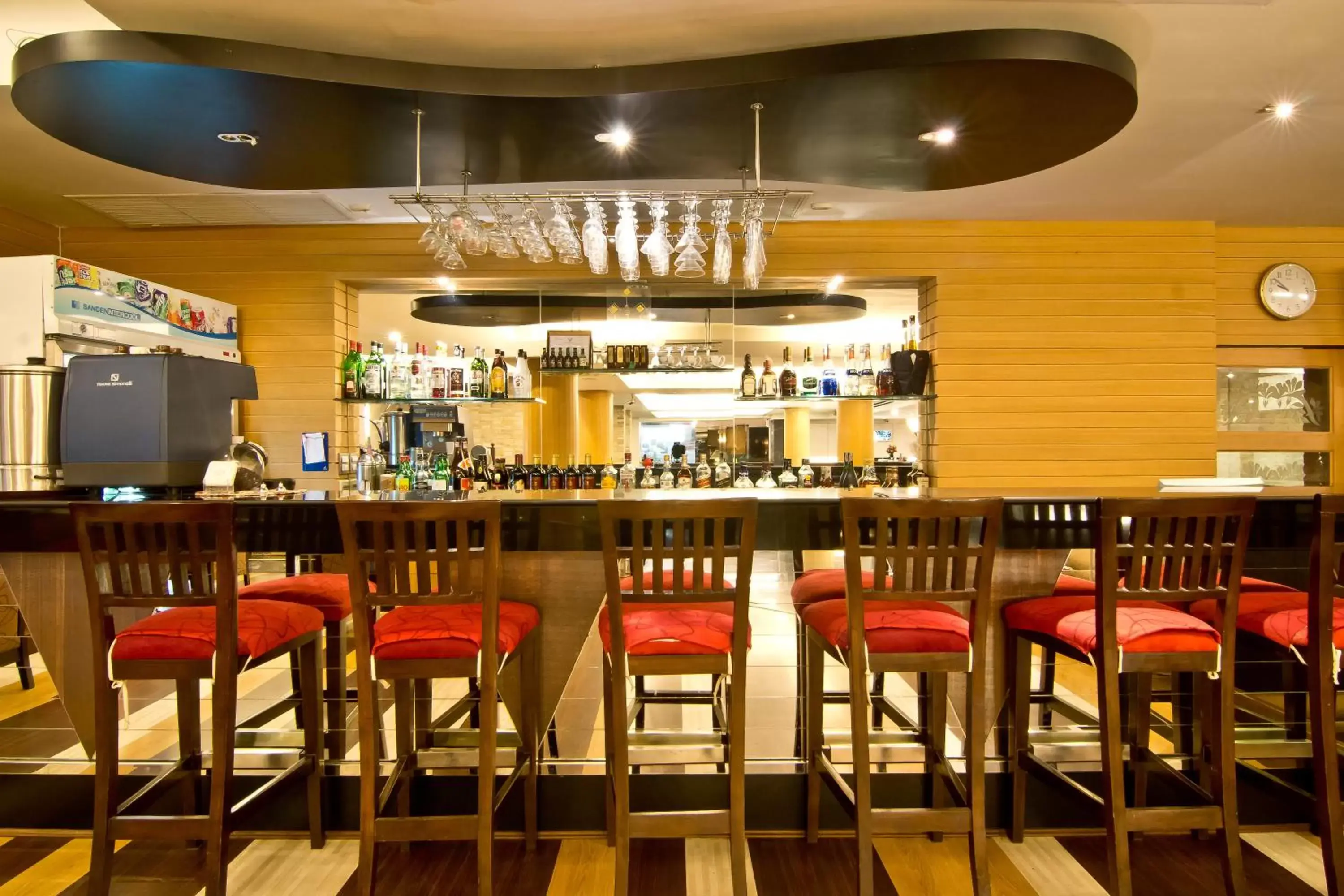 Lounge or bar, Restaurant/Places to Eat in Fortuna Hotel