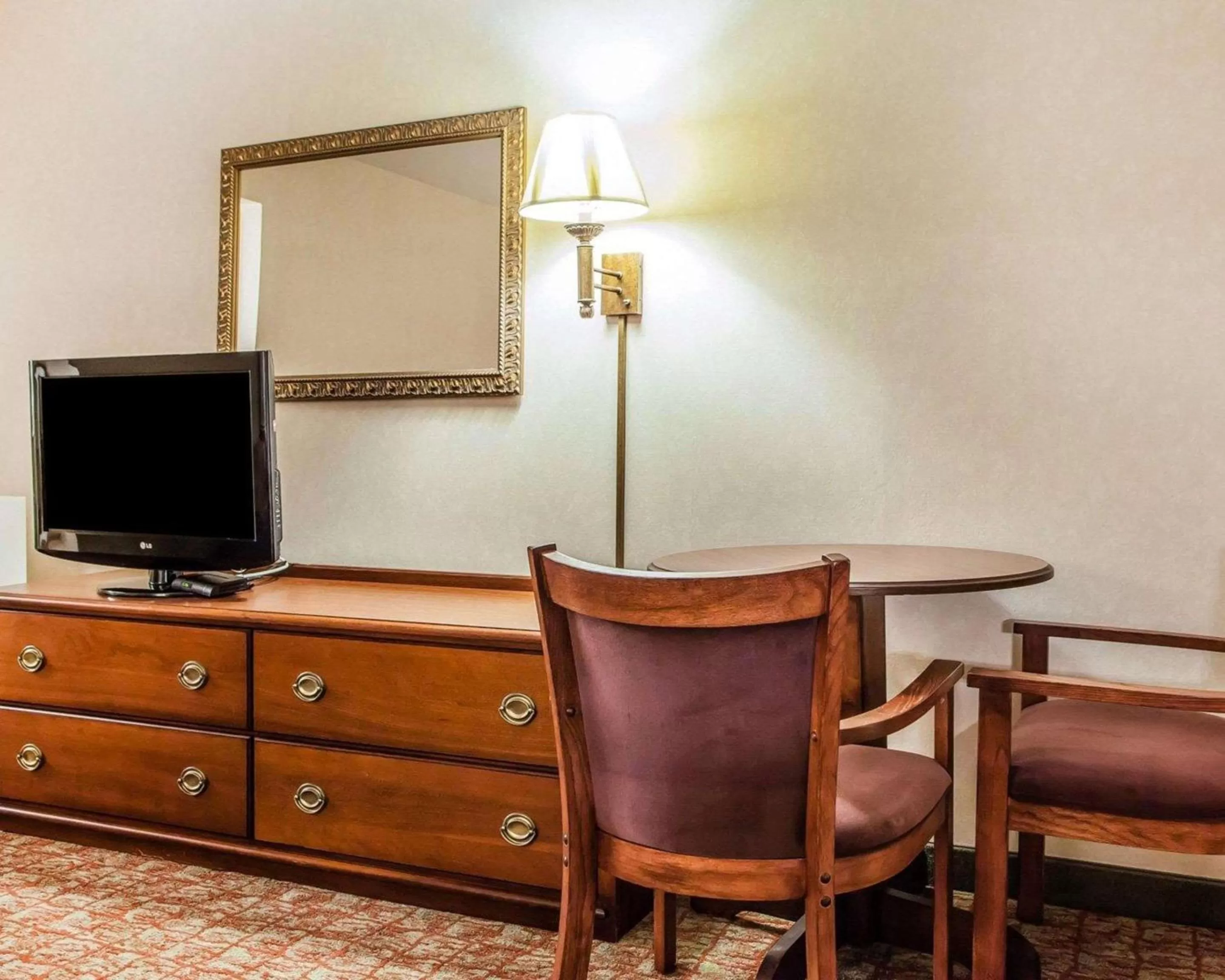 Photo of the whole room in Econo Lodge Douglassville-Pottstown