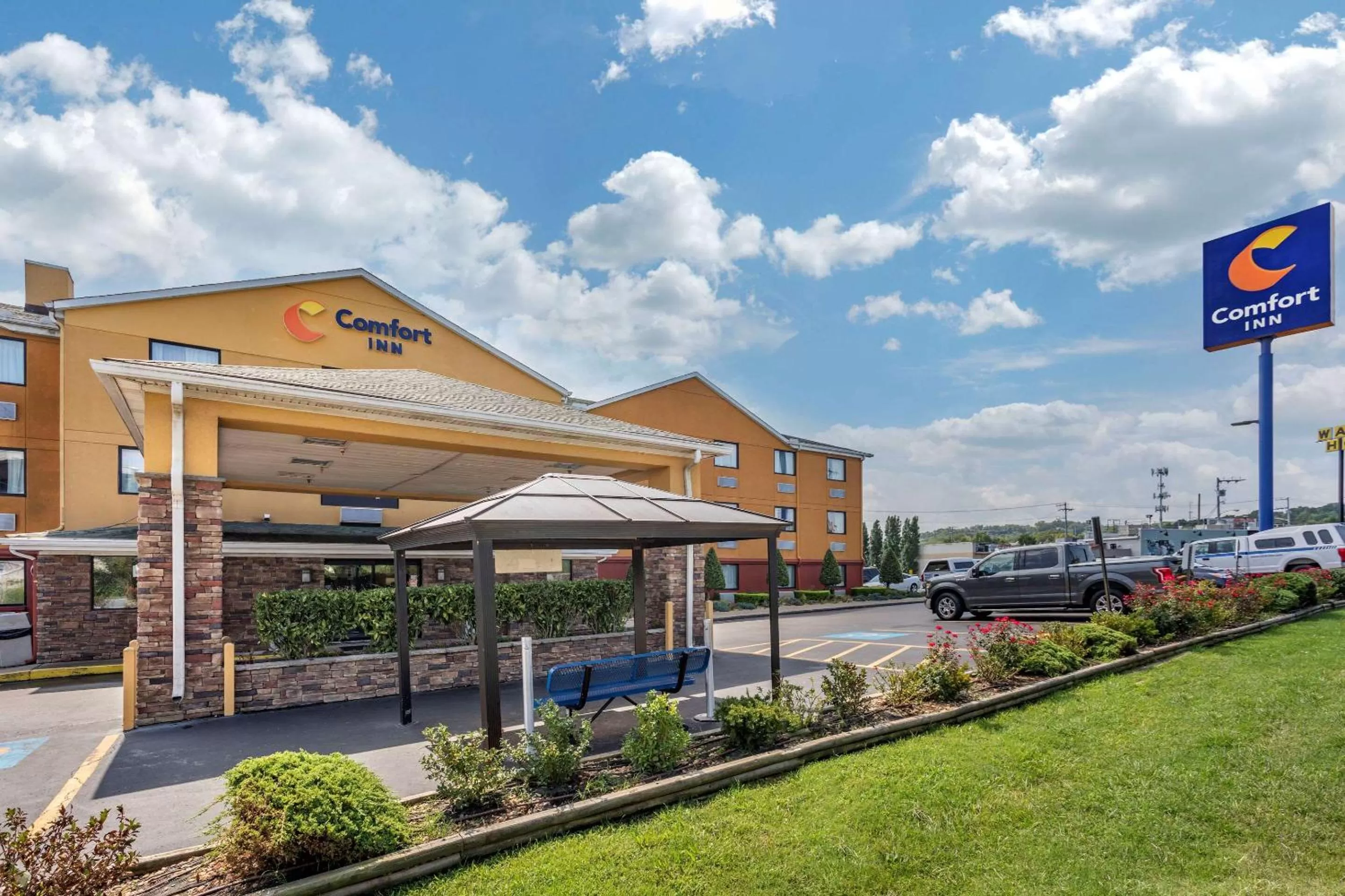 Property building in Comfort Inn Nashville West