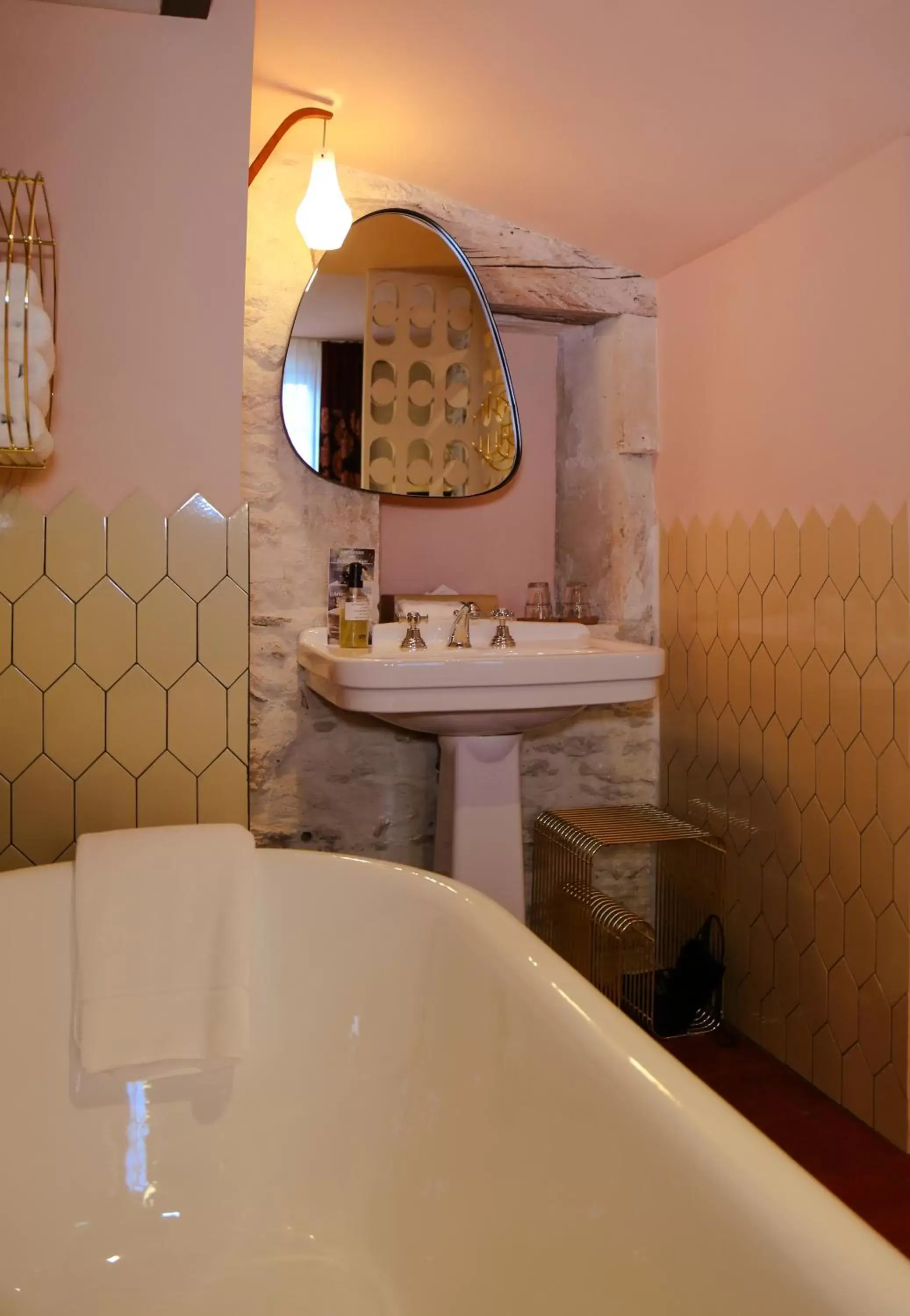 Bathroom in Le petit hotel
