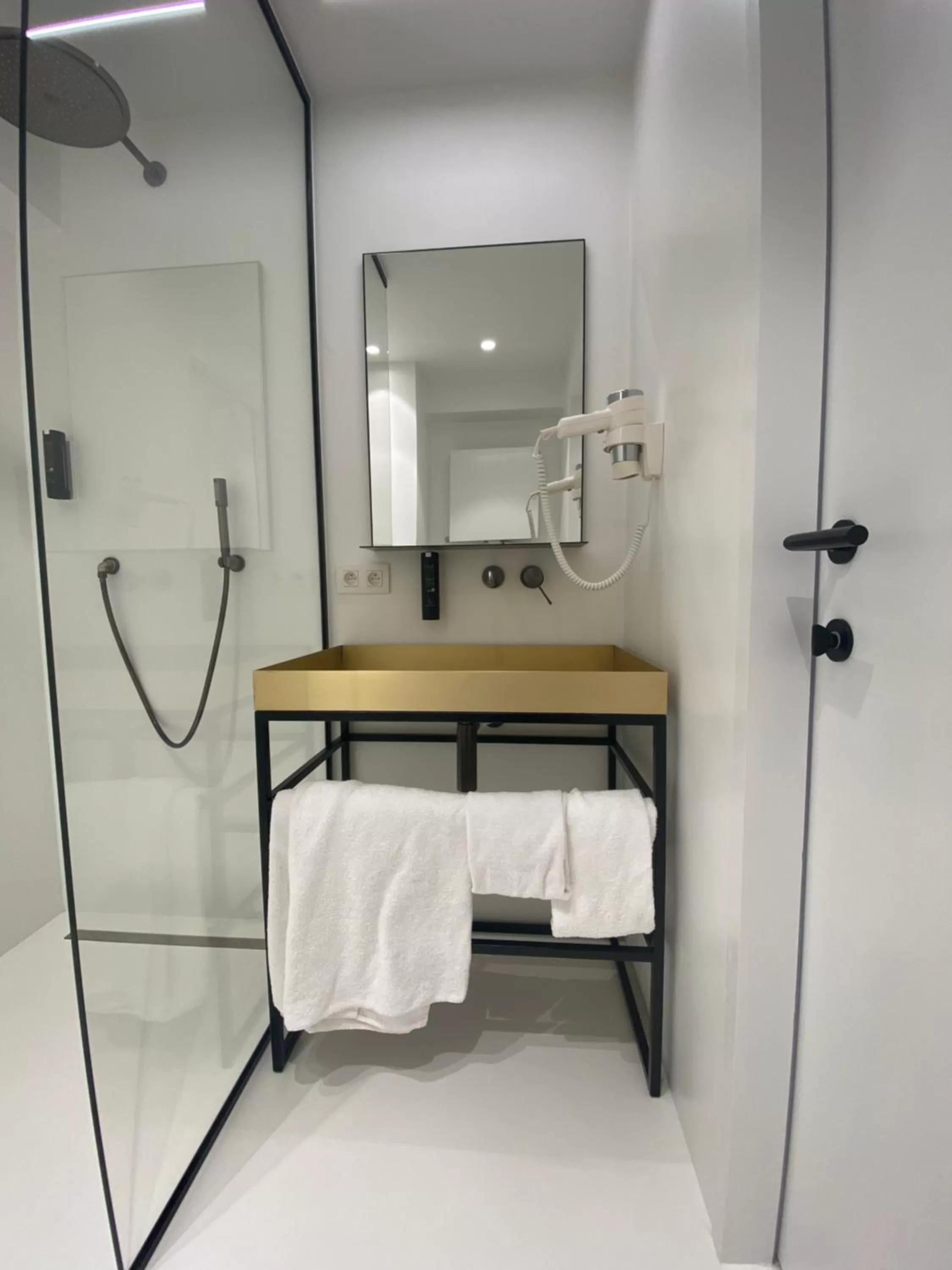 Bathroom in Parkhotel Roeselare