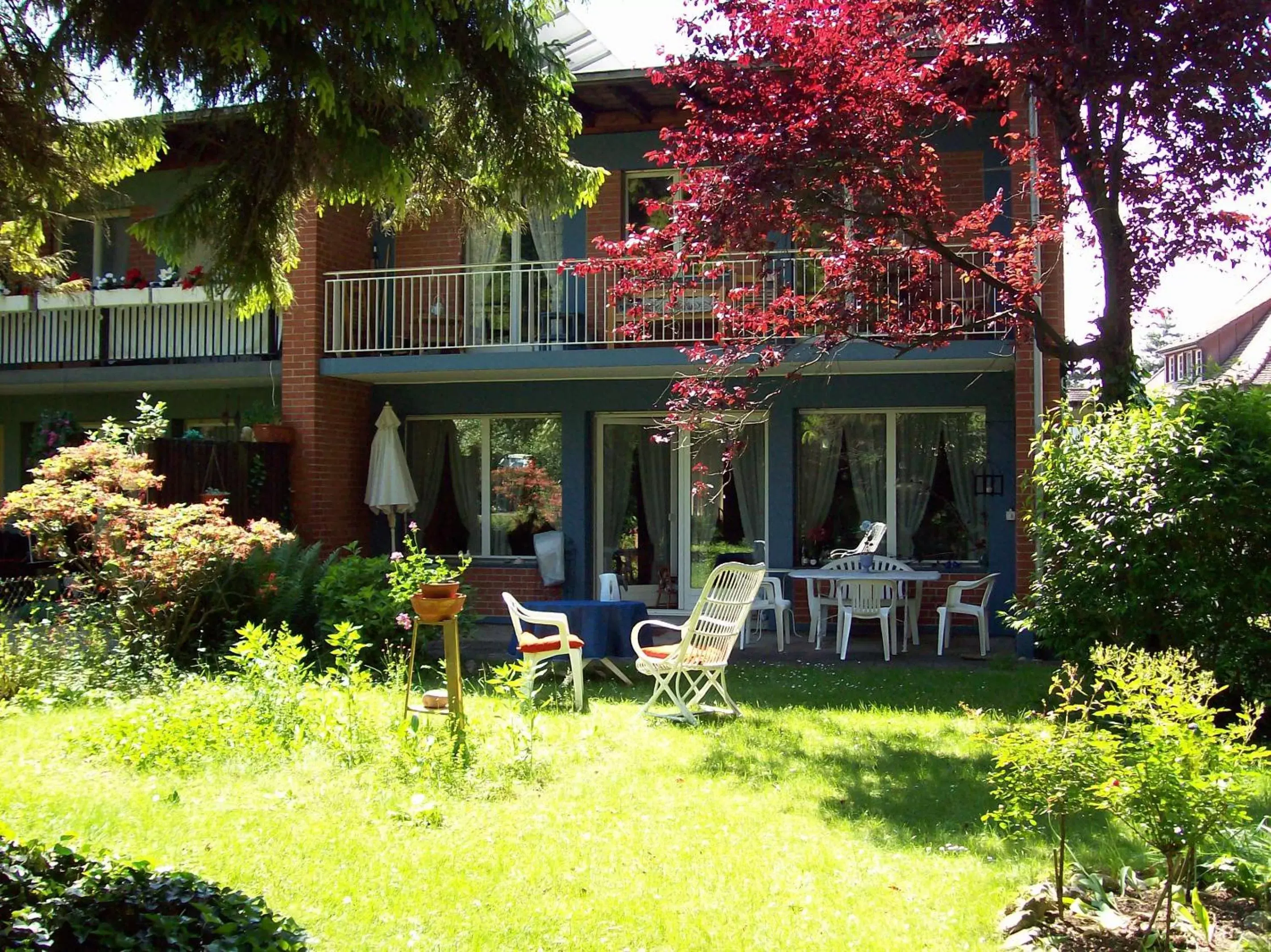 Facade/entrance, Property Building in Chez Jean et Daisy