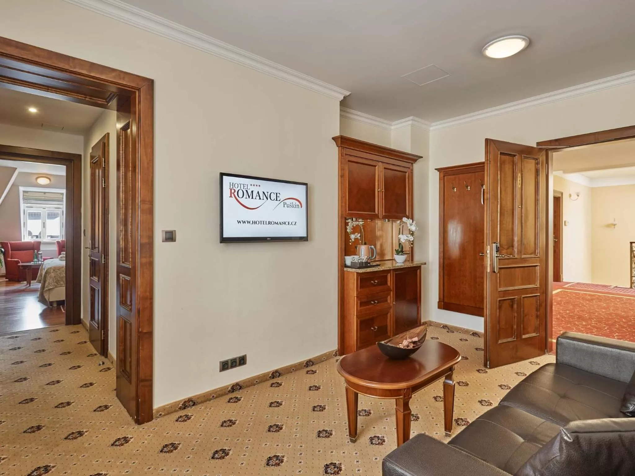 Living room, Bed in Hotel Romance