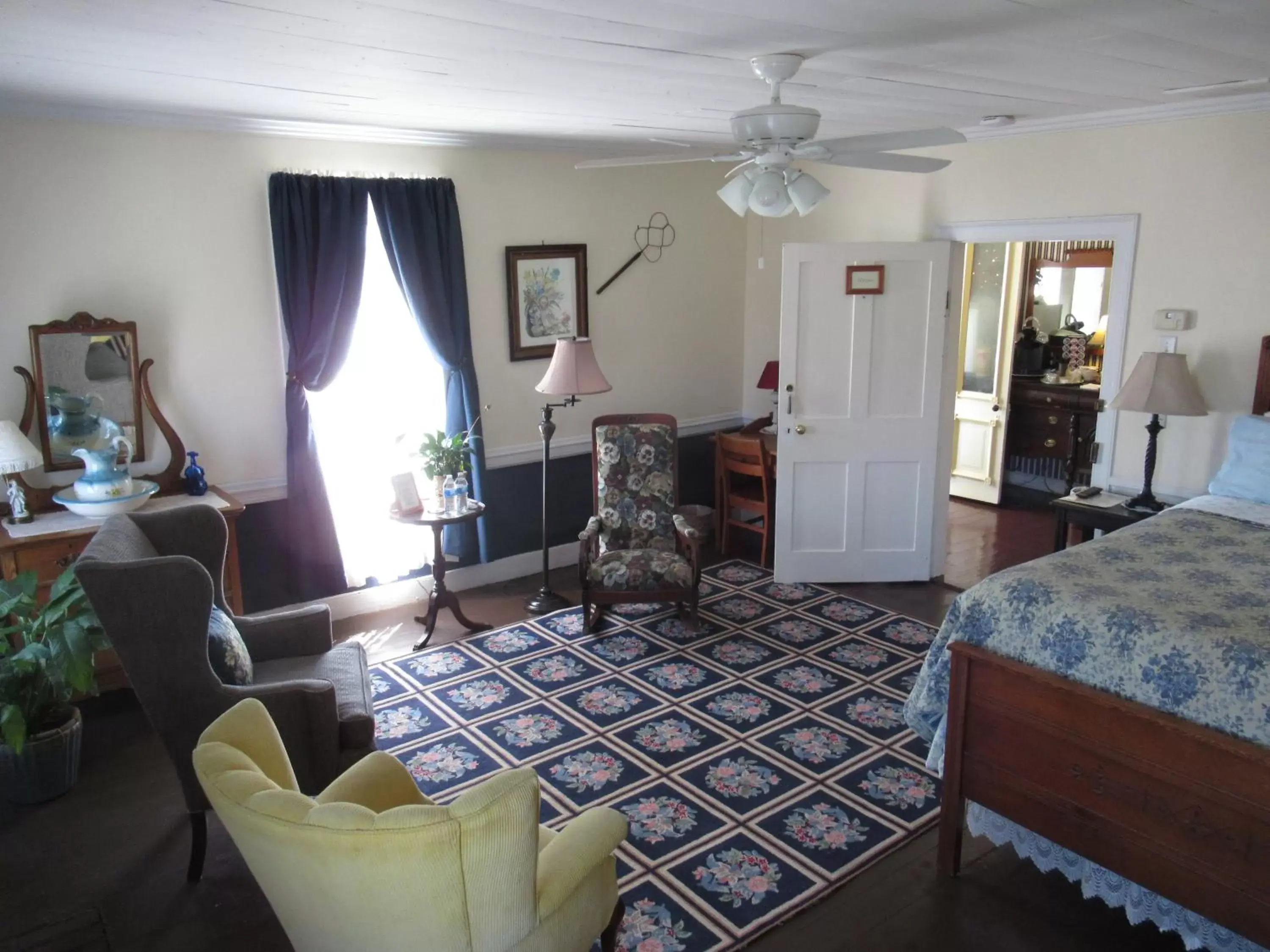 Photo of the whole room, Seating Area in Carrier Houses Bed & Breakfast