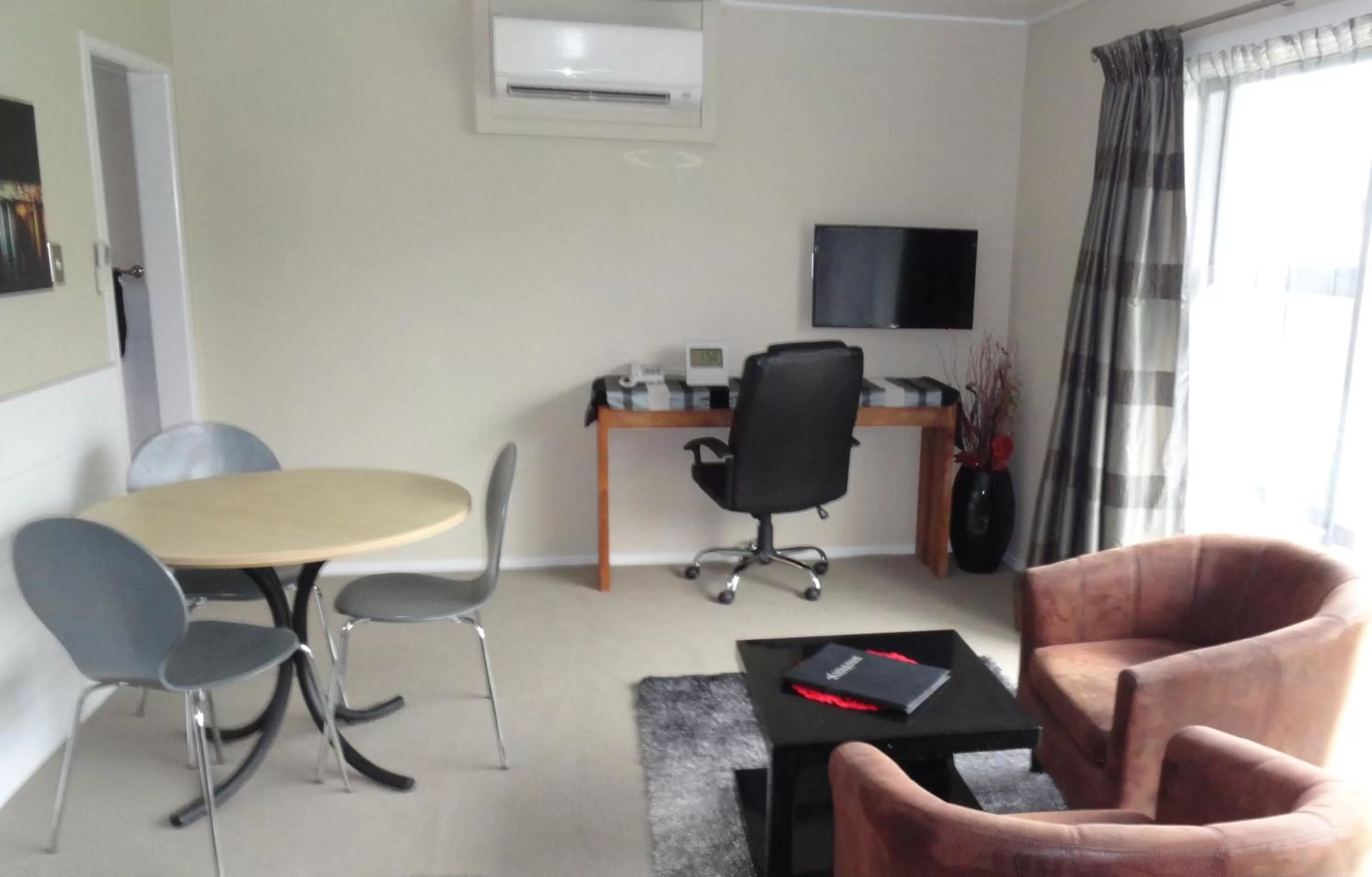 Living room in Aarburg Airport Motel