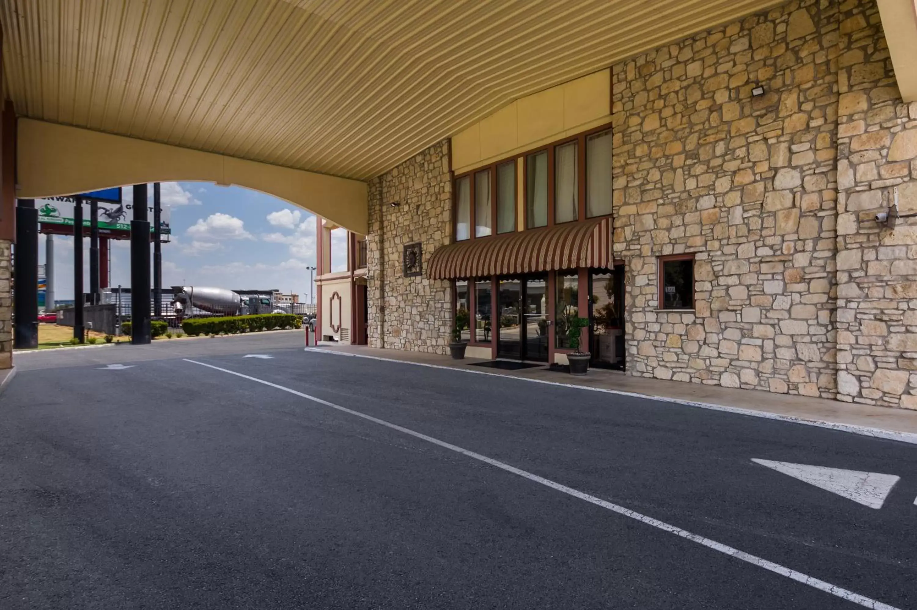 Property building in Americas Best Value Inn Buda Property building in Americas Best Value Inn Buda