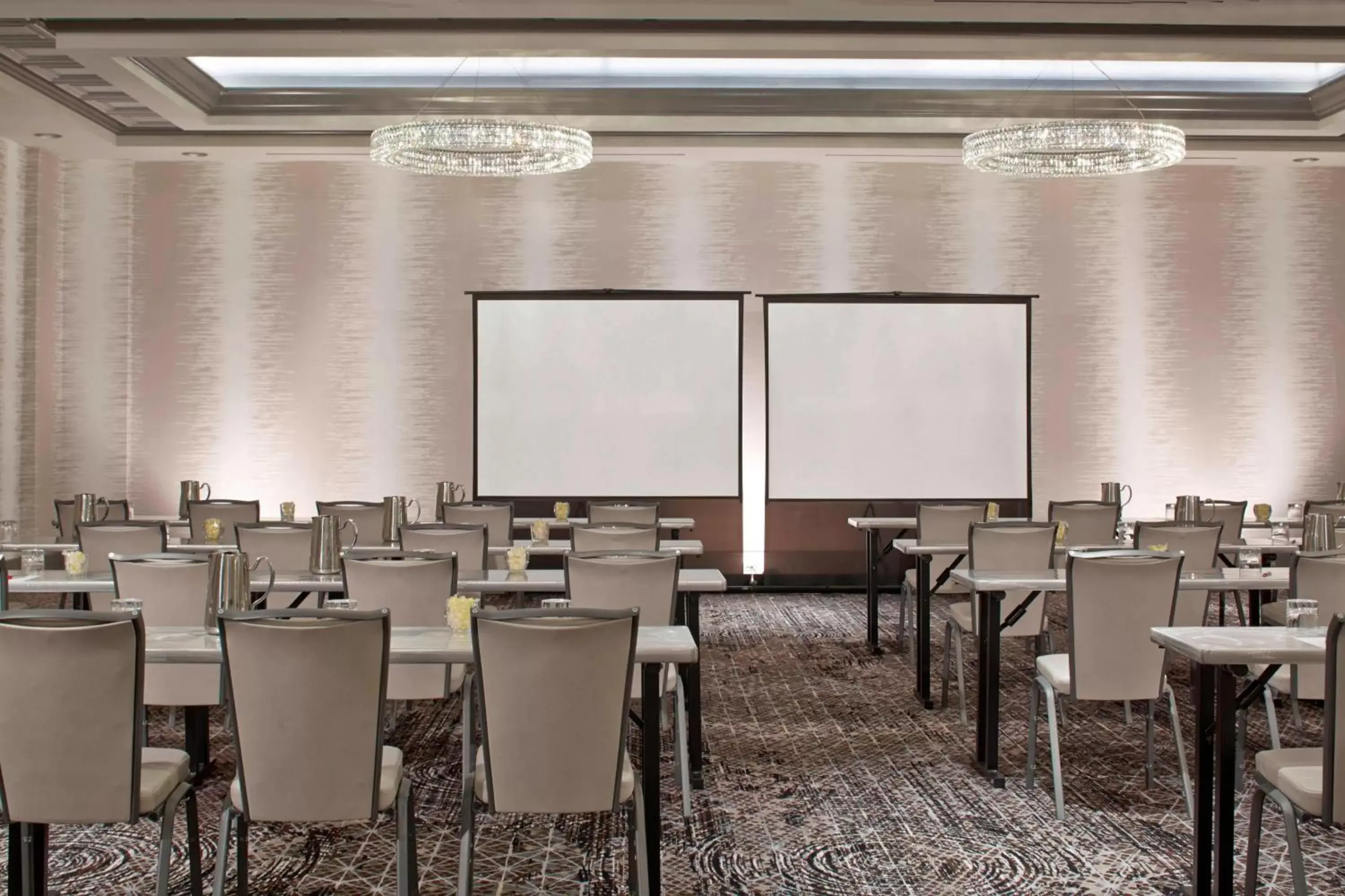 Meeting/conference room in Rochester Airport Marriott