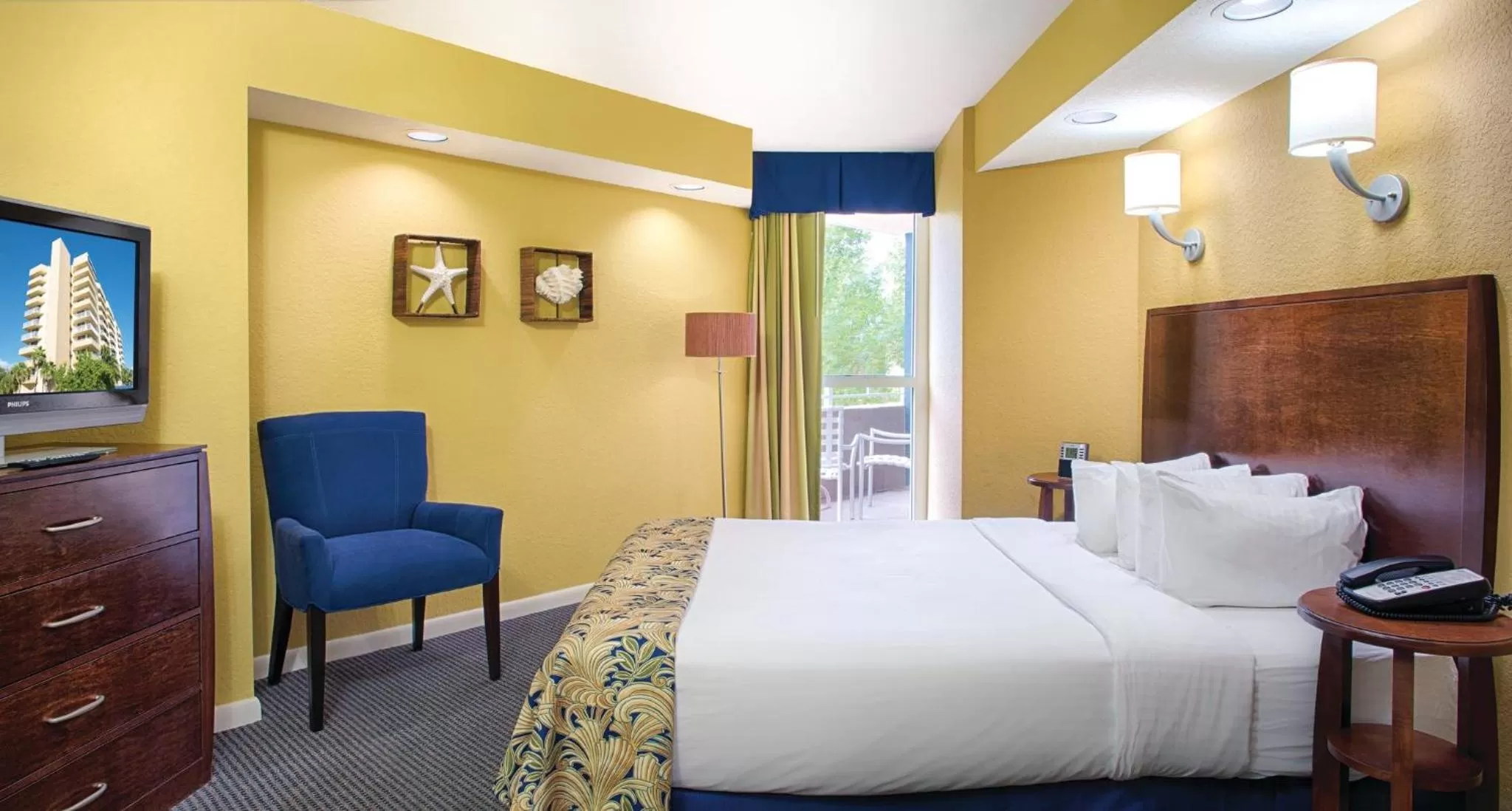 Photo of the whole room, Bed in Club Wyndham Santa Barbara