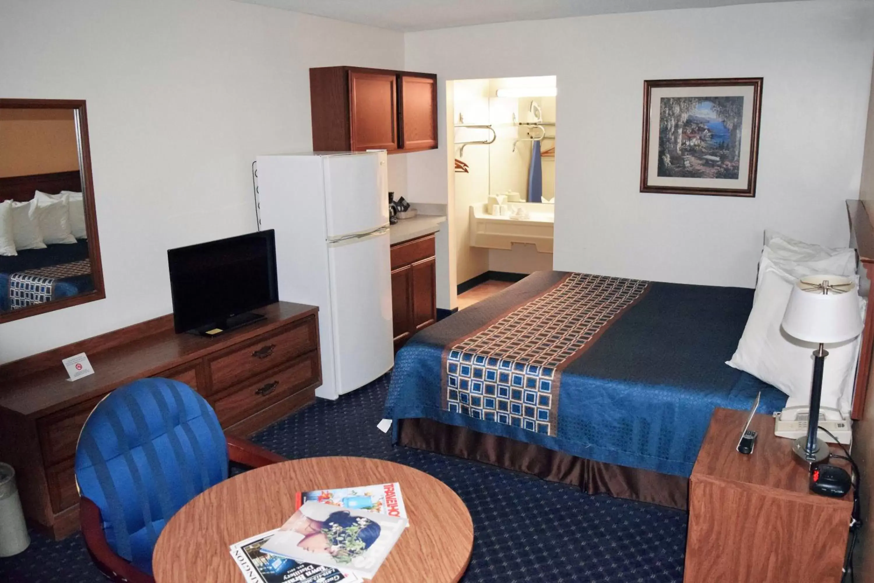 TV and multimedia, TV/Entertainment Center in Bluegrass Extended Stay