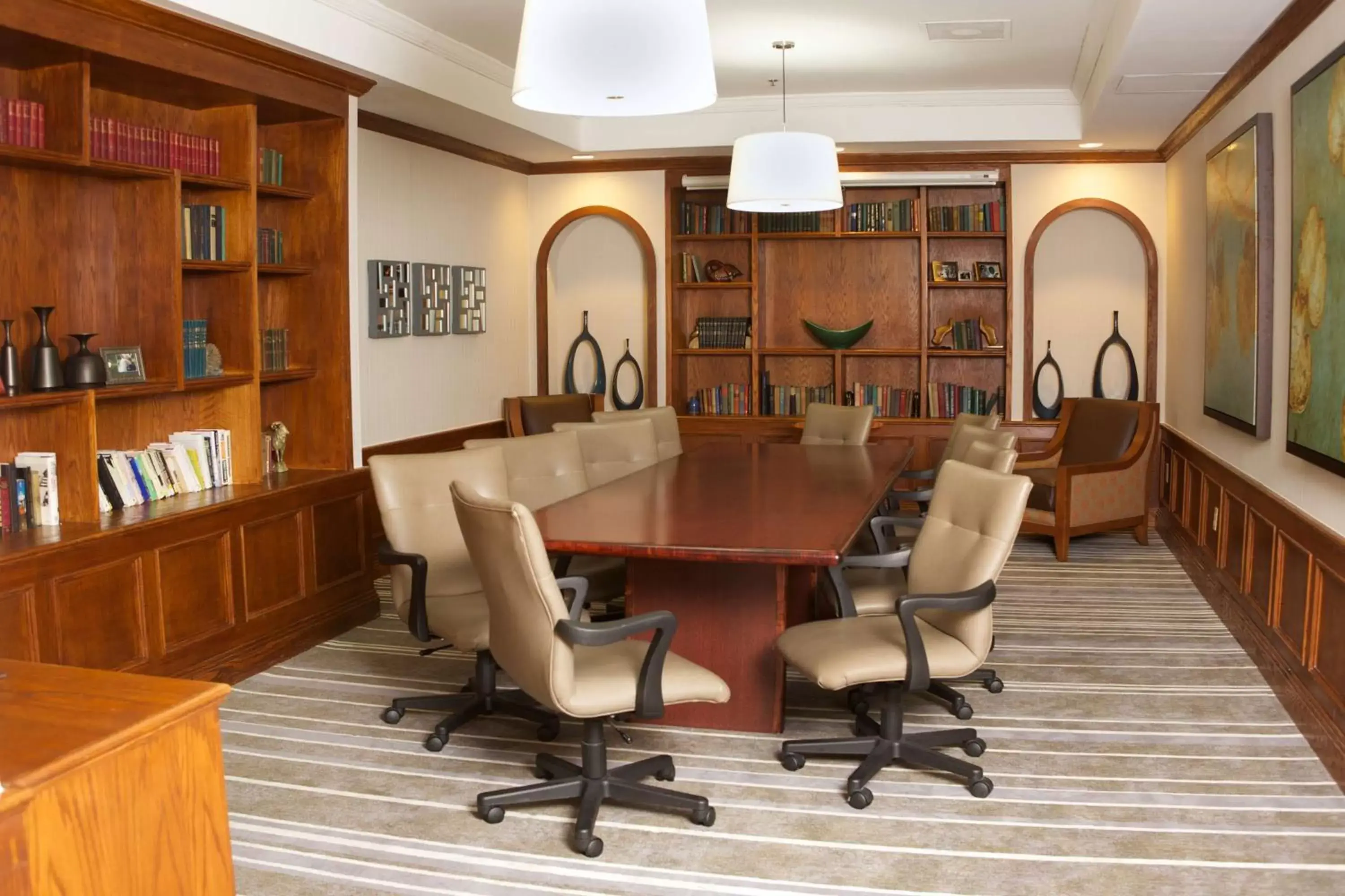 Meeting/conference room in DoubleTree Suites by Hilton Raleigh-Durham