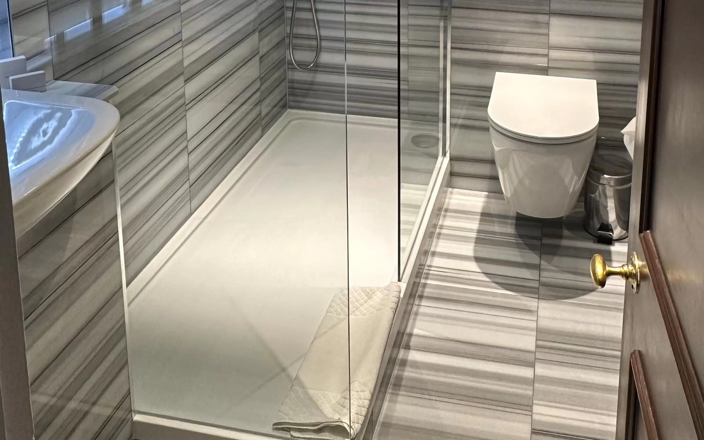 Bathroom in Warren House Hotel