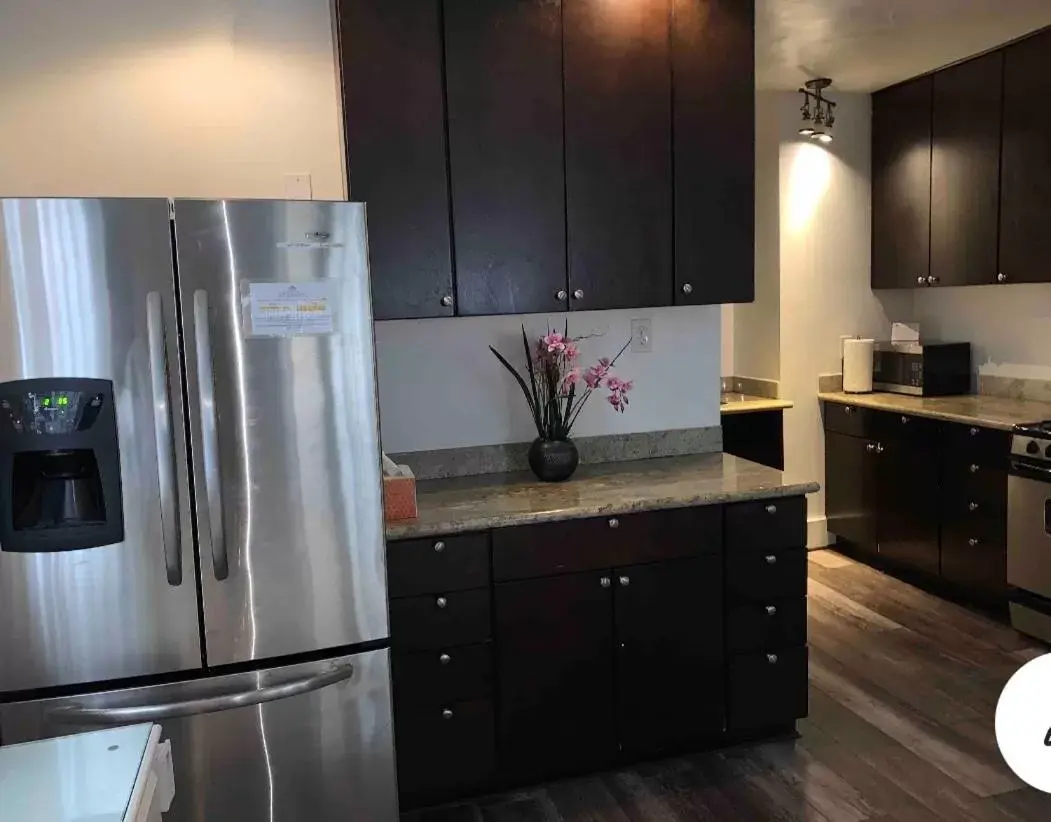 Kitchen/Kitchenette in Magazine Mansion