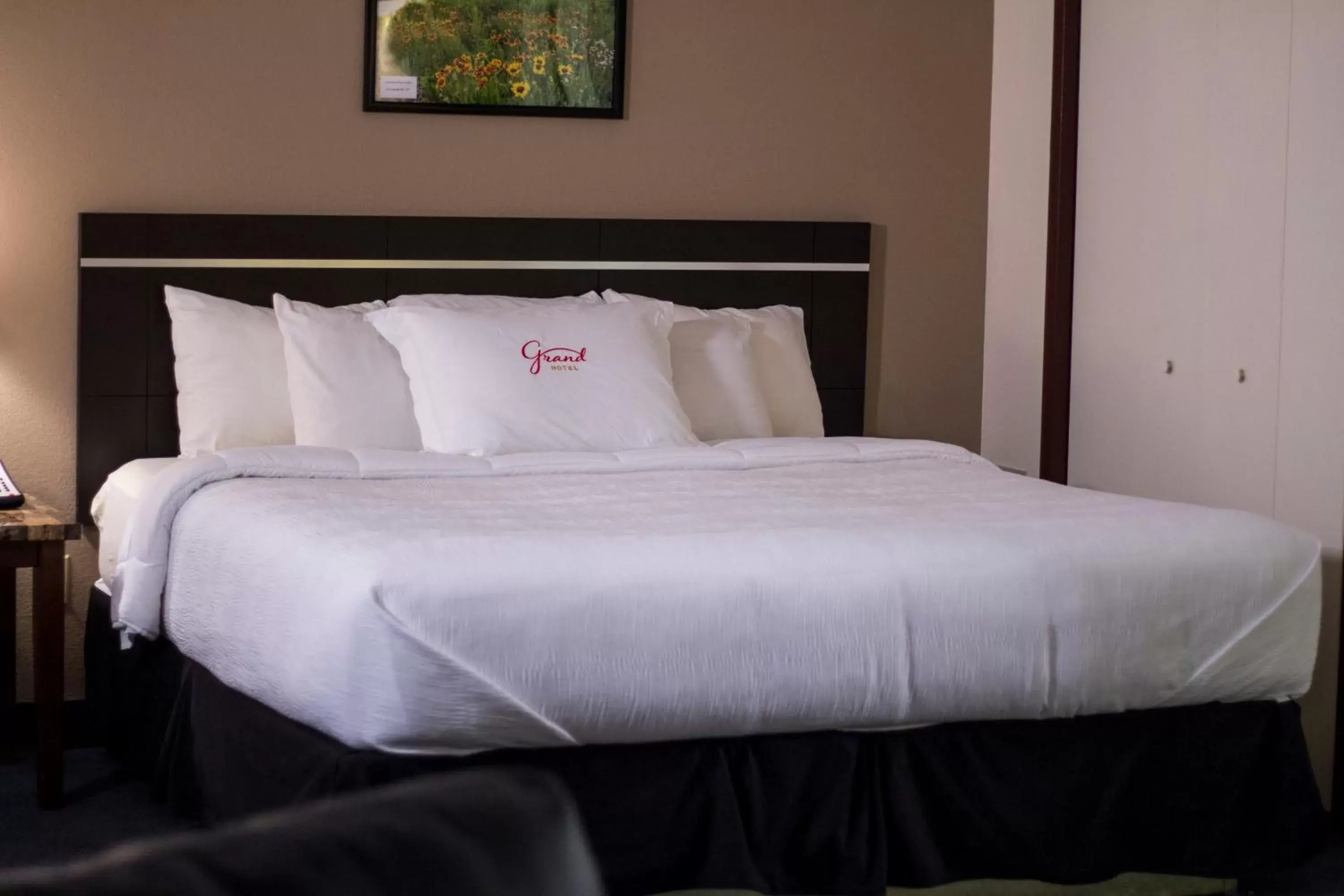 Queen Room with Two Queen Beds in Grand Hotel