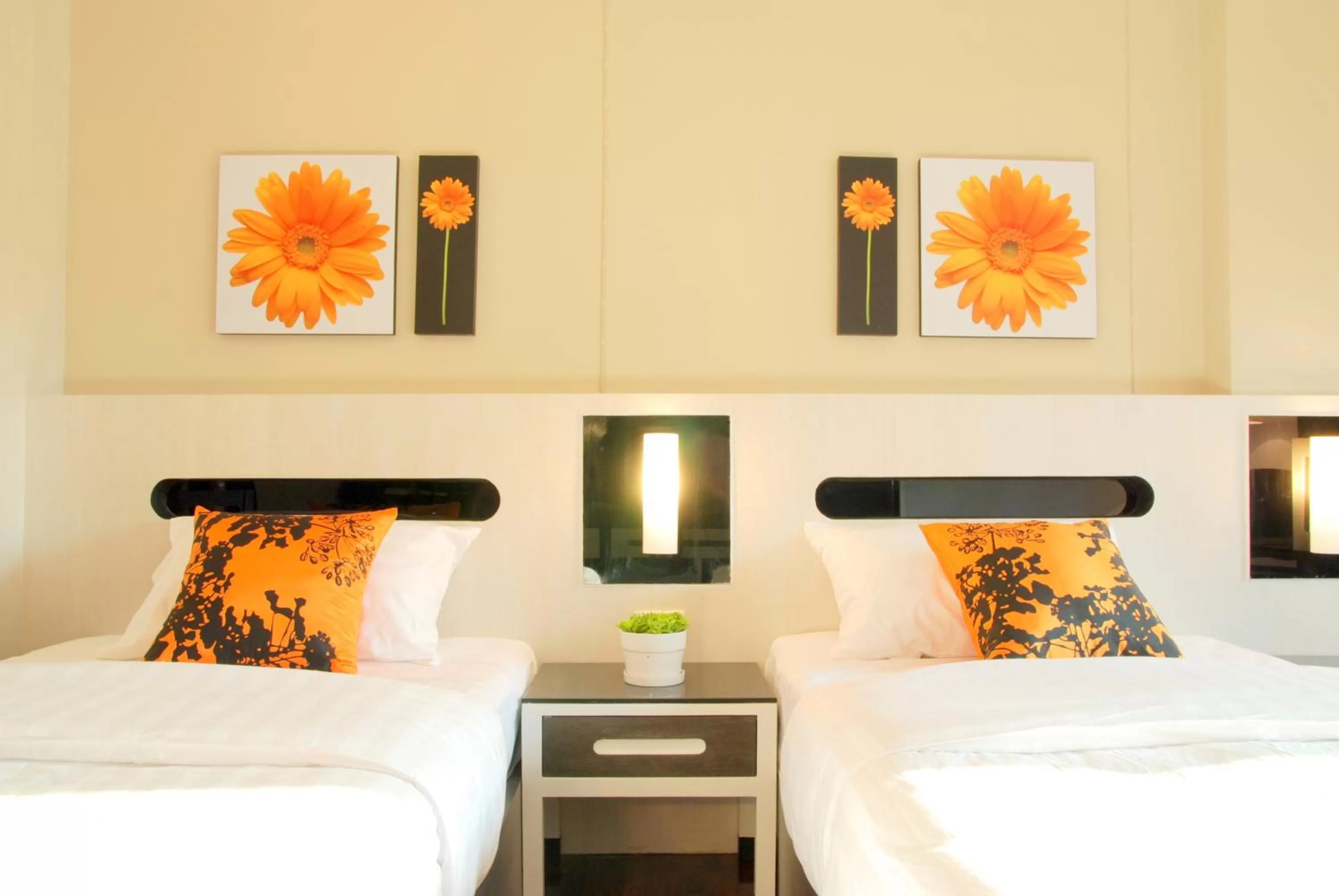 Bed in The Inn Saladaeng