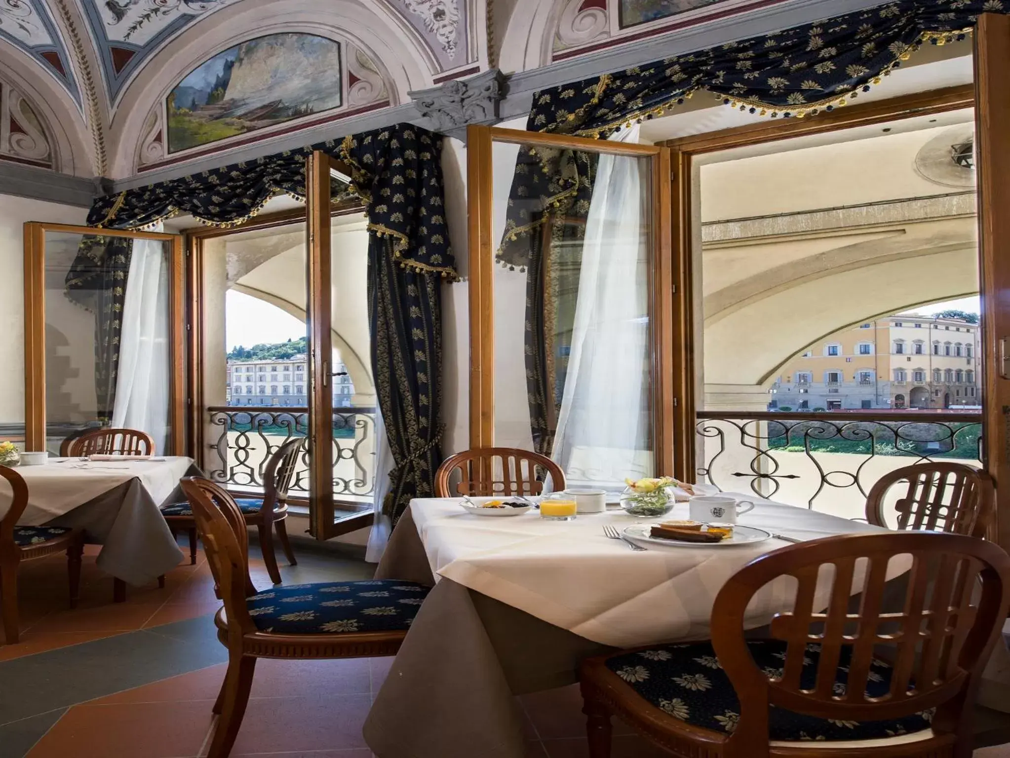 River view, Restaurant/Places to Eat in Hotel degli Orafi